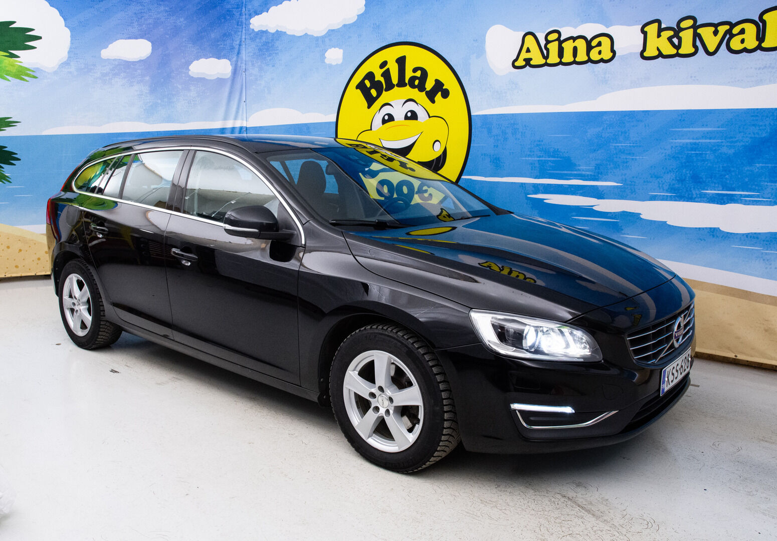 Volvo V60 2017 D3 Business aut - Suomi-Auto | Webasto | Xenon-valot | Tutkat 