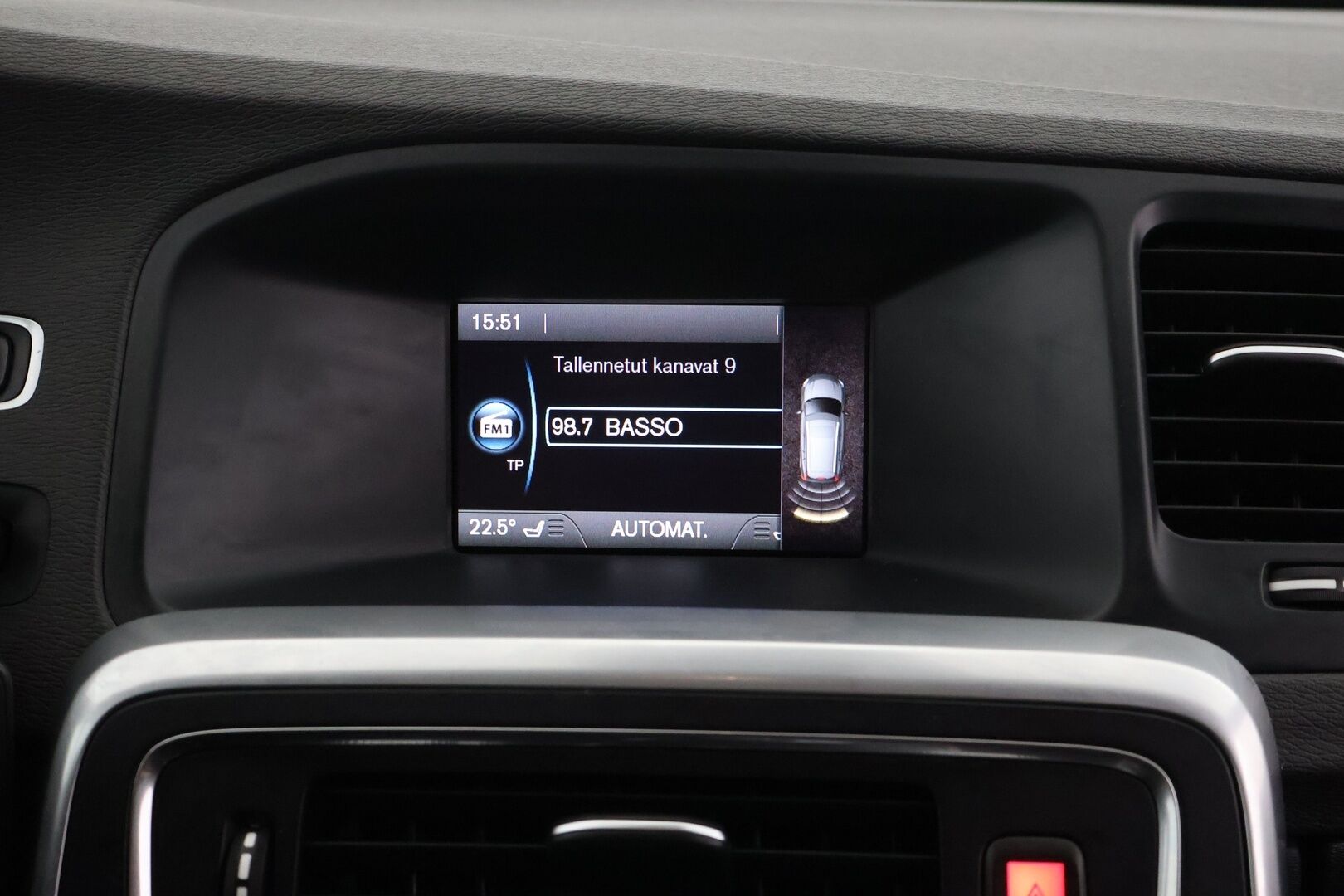 Volvo V60 2017 D3 Business aut - Suomi-Auto | Webasto | Xenon-valot | Tutkat 