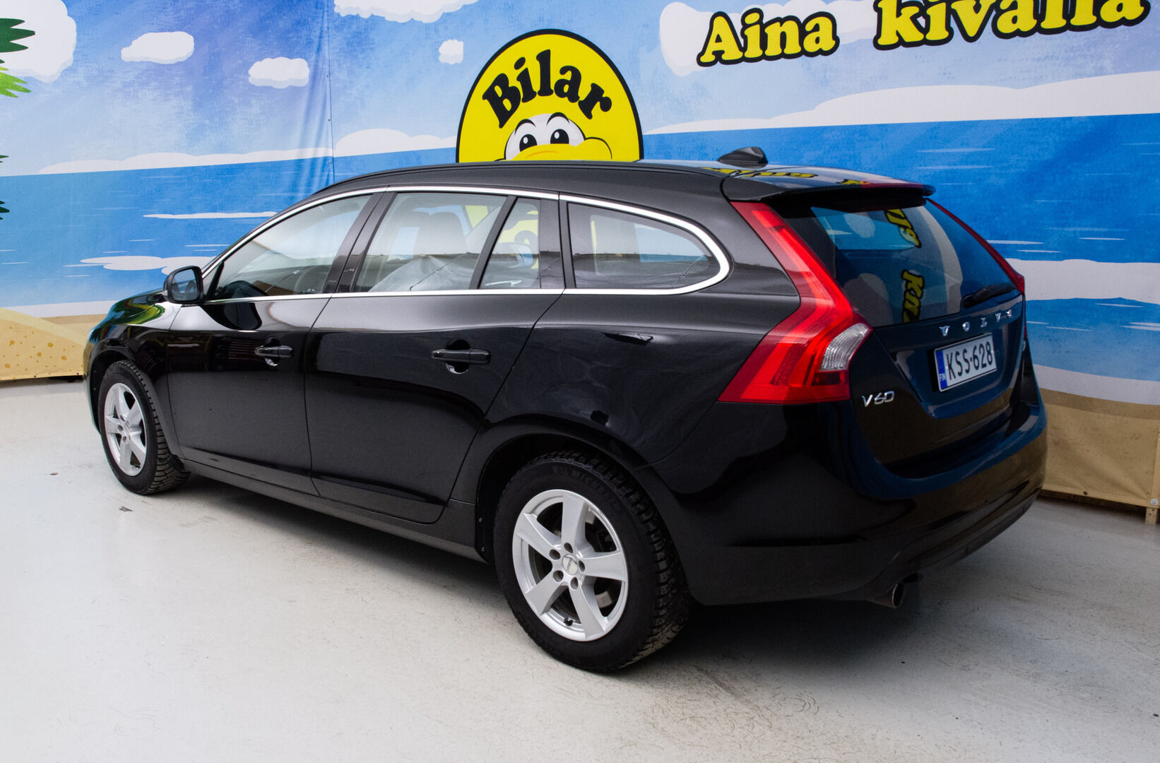 Volvo V60 2017 D3 Business aut - Suomi-Auto | Webasto | Xenon-valot | Tutkat 