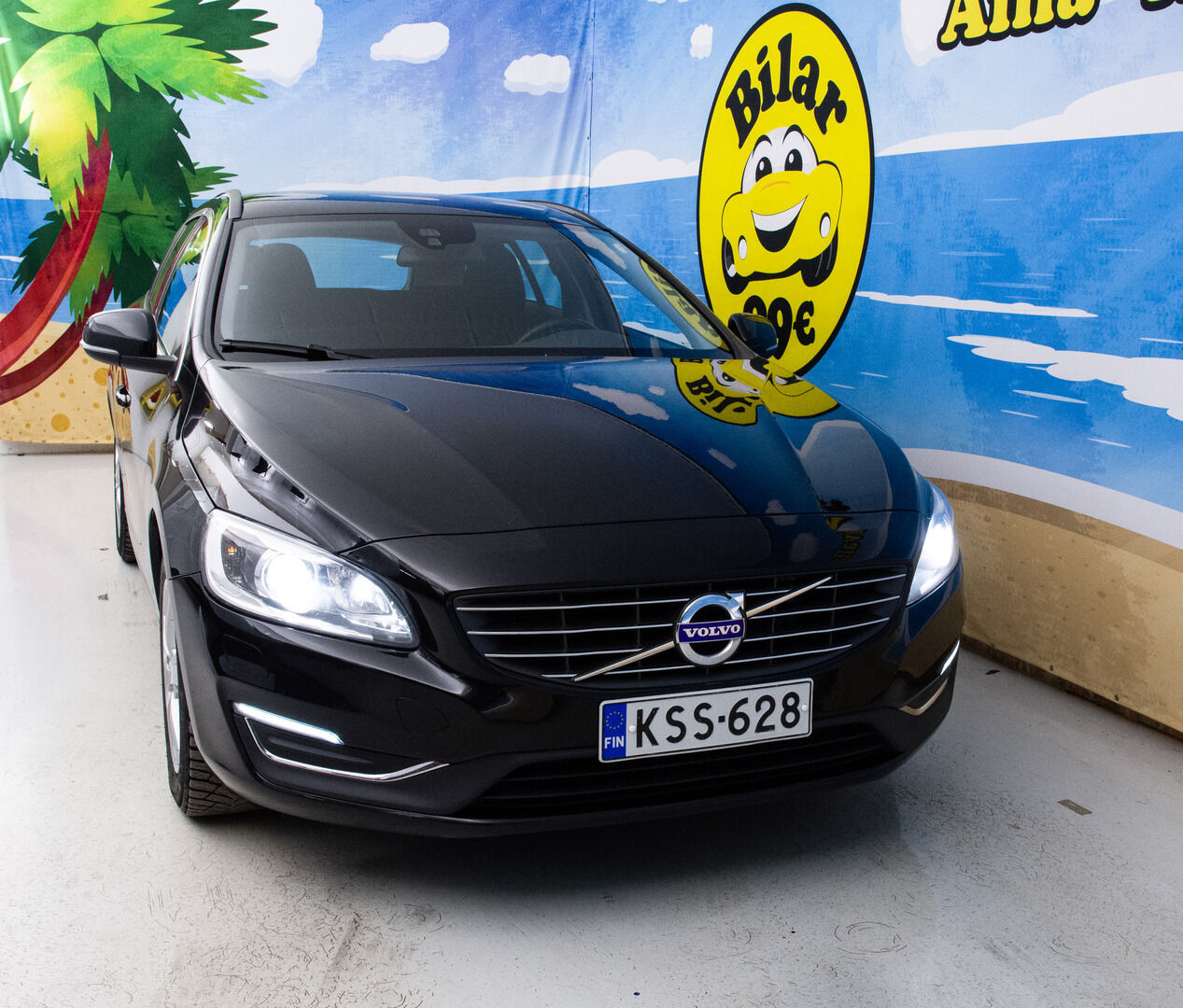 Volvo V60 2017 D3 Business aut - Suomi-Auto | Webasto | Xenon-valot | Tutkat 