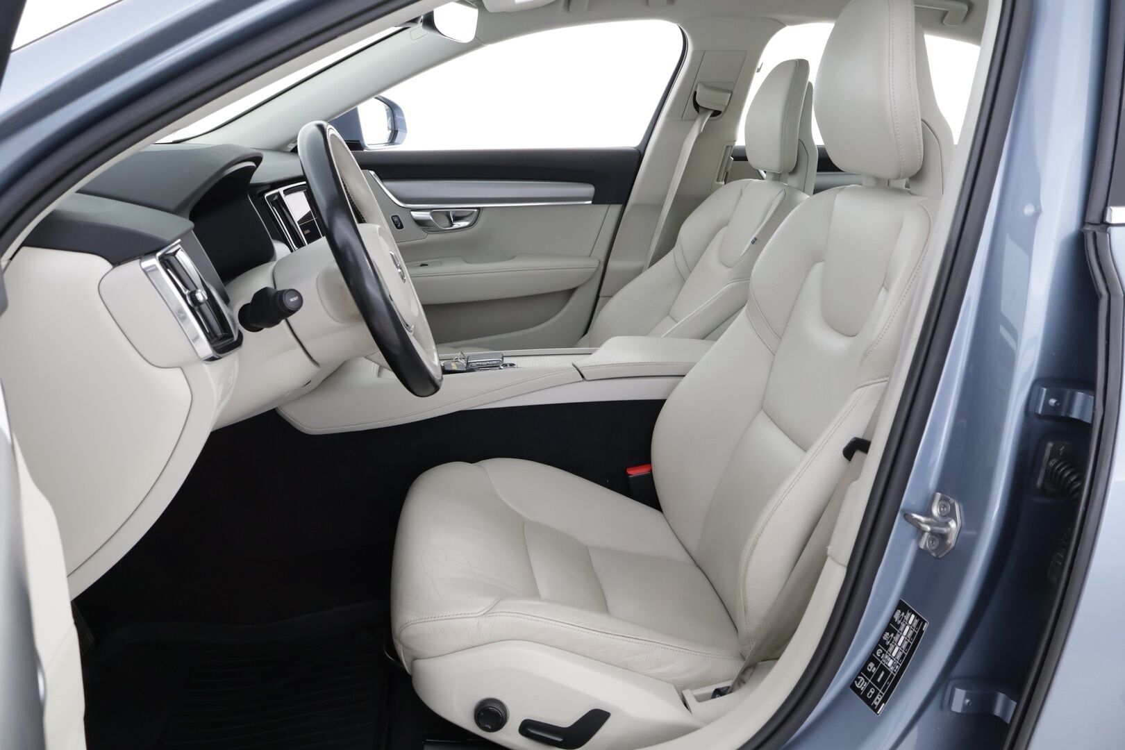 Volvo S90 2017 D3 Business aut - Suomiauto | Webasto | Koukku | Vaalea Nahkasisusta | Pilot Assist | High Perf Audio | Sensus Navi | Upea väriyhdistelmä!