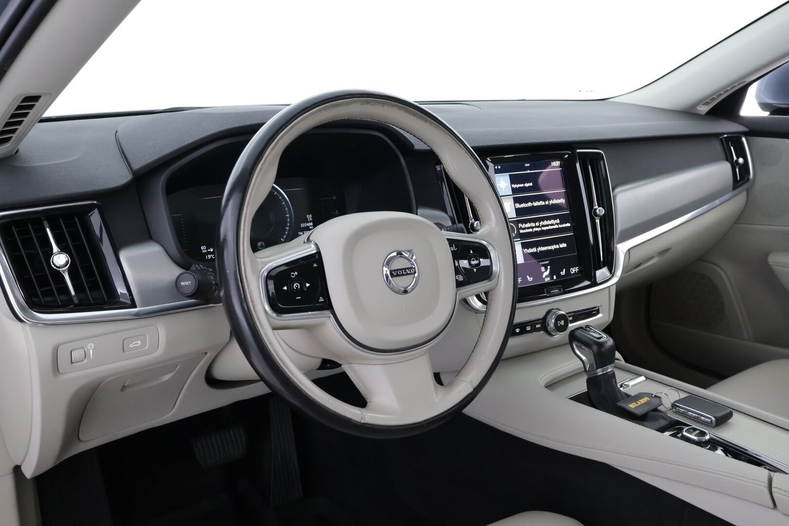 Volvo S90 2017 D3 Business aut - Suomiauto | Webasto | Koukku | Vaalea Nahkasisusta | Pilot Assist | High Perf Audio | Sensus Navi | Upea väriyhdistelmä!
