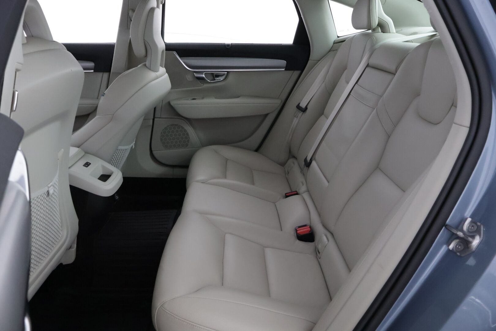 Volvo S90 2017 D3 Business aut - Suomiauto | Webasto | Koukku | Vaalea Nahkasisusta | Pilot Assist | High Perf Audio | Sensus Navi | Upea väriyhdistelmä!