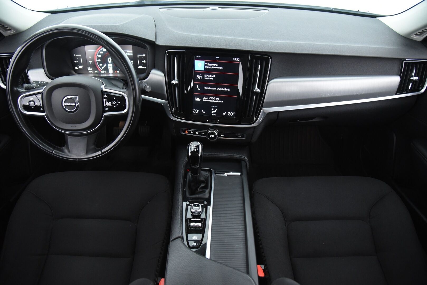 Volvo V90 2017 D3 Momentum / Ilman adblue järjestelmää / Pilot assist / Webasto / Keyless / Suomi-auto - Hyvällä huoltohistorialla! / 2x renkaat