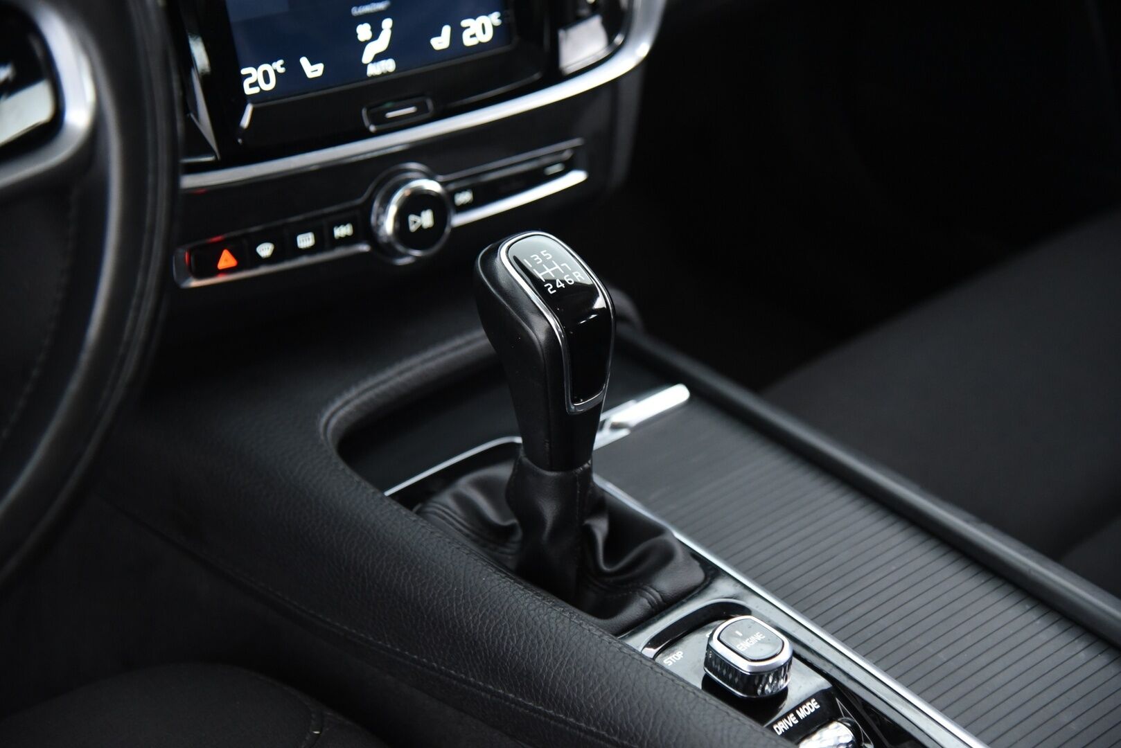 Volvo V90 2017 D3 Momentum / Ilman adblue järjestelmää / Pilot assist / Webasto / Keyless / Suomi-auto - Hyvällä huoltohistorialla! / 2x renkaat