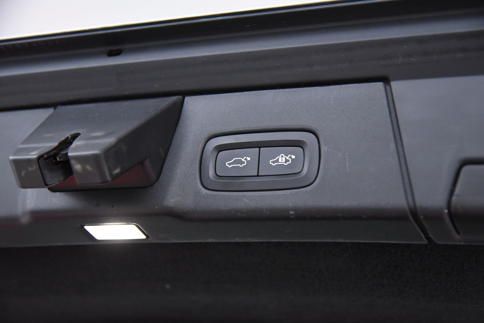 Volvo V90 2017 D3 Momentum / Ilman adblue järjestelmää / Pilot assist / Webasto / Keyless / Suomi-auto - Hyvällä huoltohistorialla! / 2x renkaat