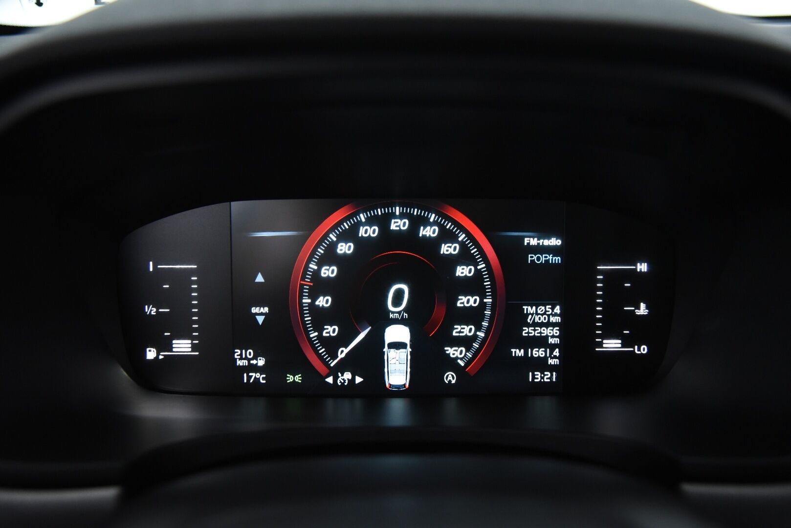Volvo V90 2017 D3 Momentum / Ilman adblue järjestelmää / Pilot assist / Webasto / Keyless / Suomi-auto - Hyvällä huoltohistorialla! / 2x renkaat