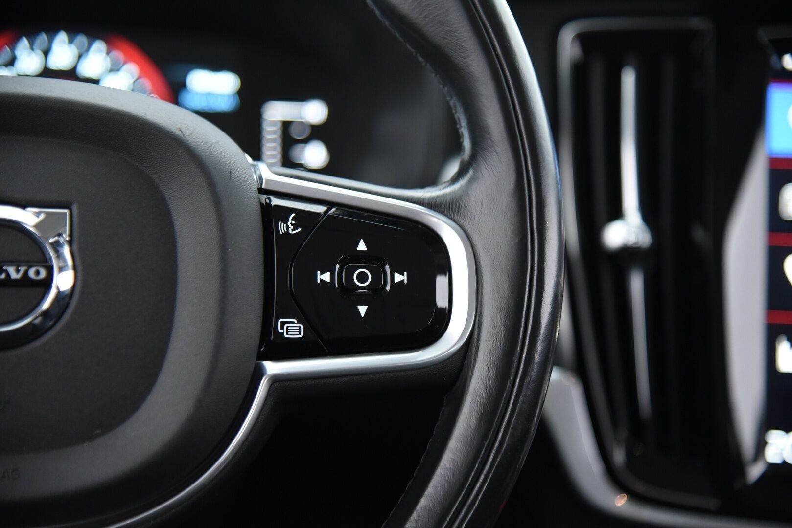 Volvo V90 2017 D3 Momentum / Ilman adblue järjestelmää / Pilot assist / Webasto / Keyless / Suomi-auto - Hyvällä huoltohistorialla! / 2x renkaat