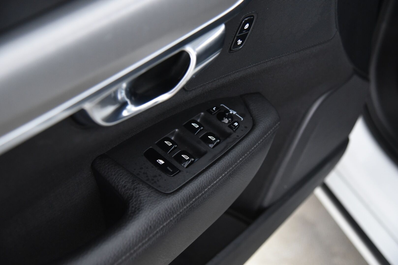Volvo V90 2017 D3 Momentum / Ilman adblue järjestelmää / Pilot assist / Webasto / Keyless / Suomi-auto - Hyvällä huoltohistorialla! / 2x renkaat