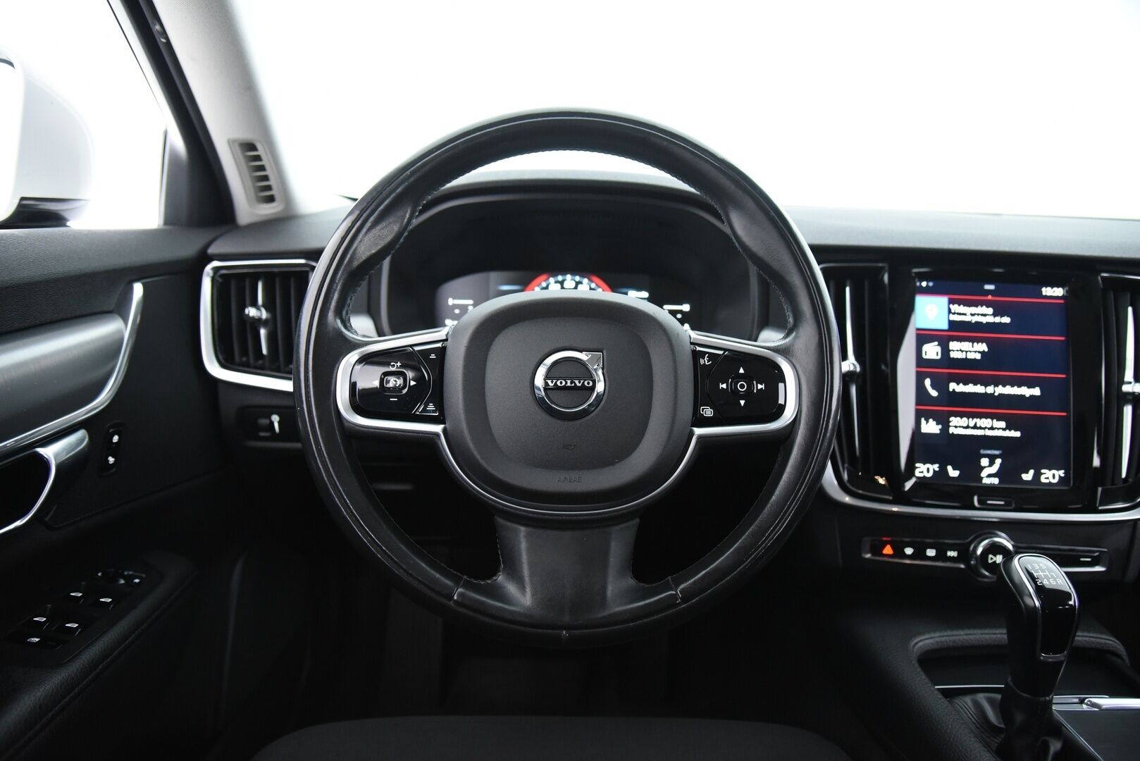 Volvo V90 2017 D3 Momentum / Ilman adblue järjestelmää / Pilot assist / Webasto / Keyless / Suomi-auto - Hyvällä huoltohistorialla! / 2x renkaat