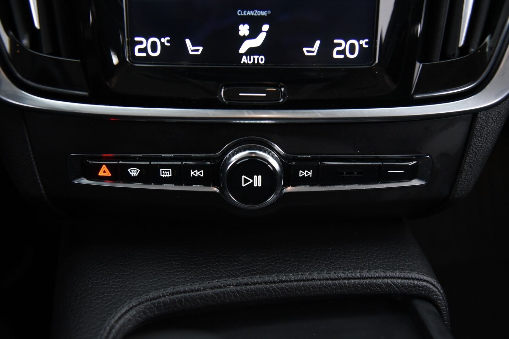 Volvo V90 2017 D3 Momentum / Ilman adblue järjestelmää / Pilot assist / Webasto / Keyless / Suomi-auto - Hyvällä huoltohistorialla! / 2x renkaat