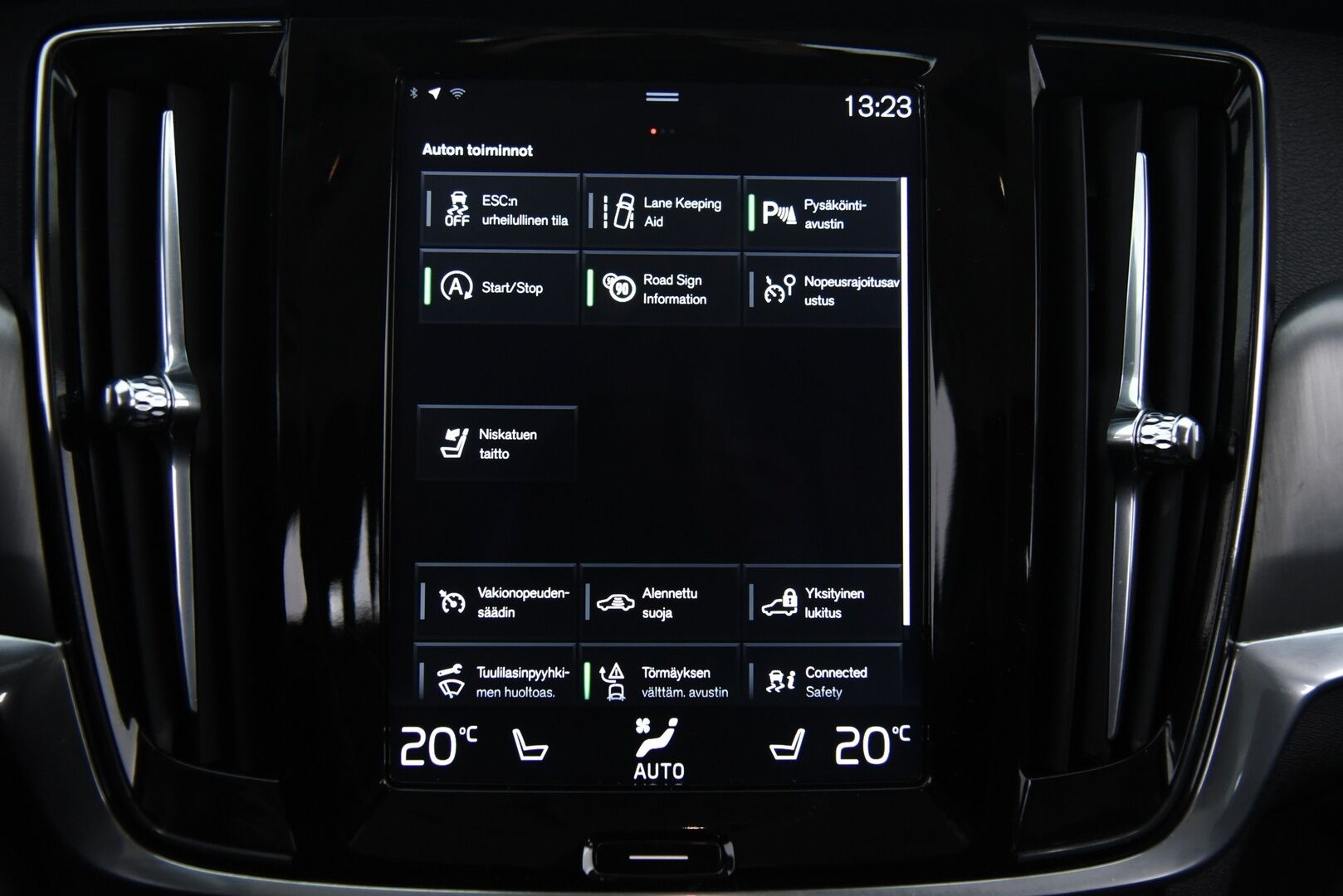 Volvo V90 2017 D3 Momentum / Ilman adblue järjestelmää / Pilot assist / Webasto / Keyless / Suomi-auto - Hyvällä huoltohistorialla! / 2x renkaat