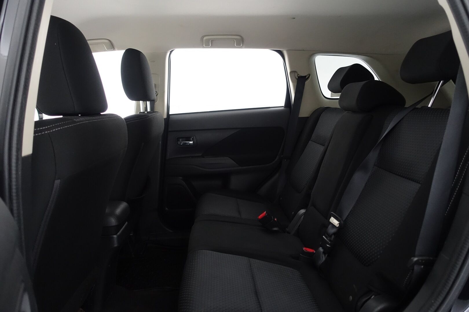 Mitsubishi Outlander 2017 2,2 DI-D Intense AT 4WD 5P - YritysOutlet - Myydään vain yrityksille! - | ACC | P.kamera & tutkat | 2x renkaat & vanteet | 