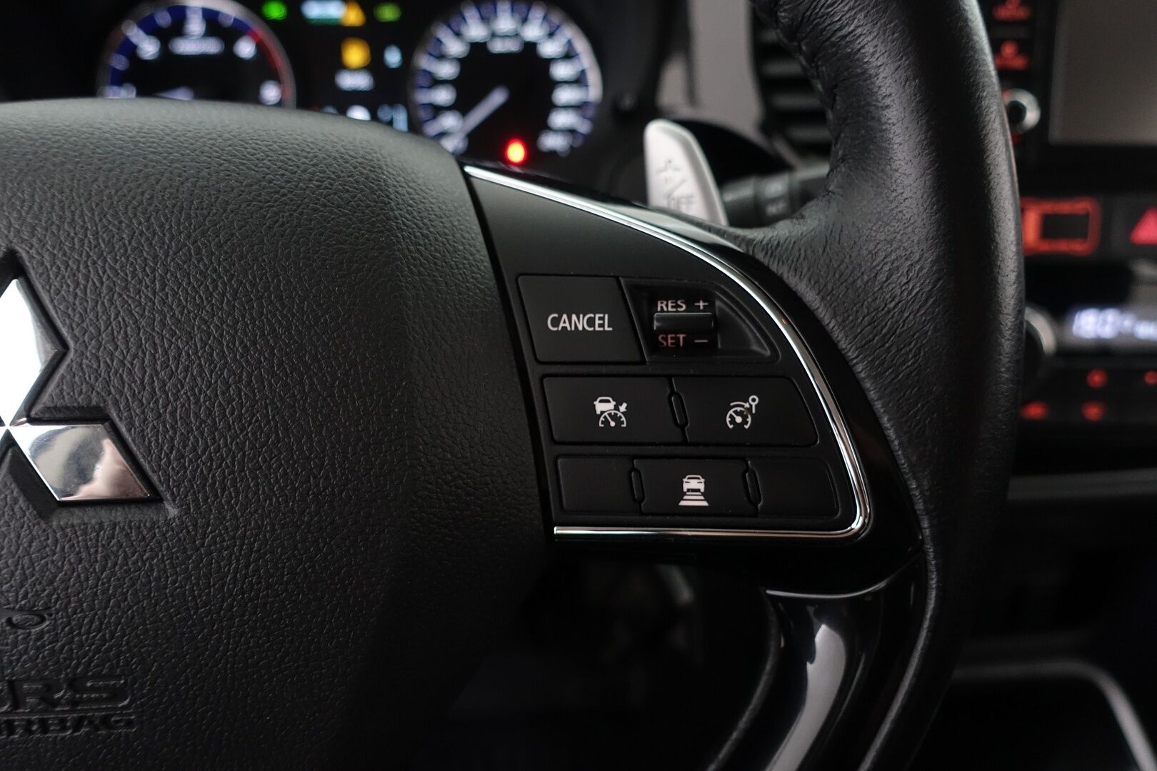 Mitsubishi Outlander 2017 2,2 DI-D Intense AT 4WD 5P - YritysOutlet - Myydään vain yrityksille! - | ACC | P.kamera & tutkat | 2x renkaat & vanteet | 