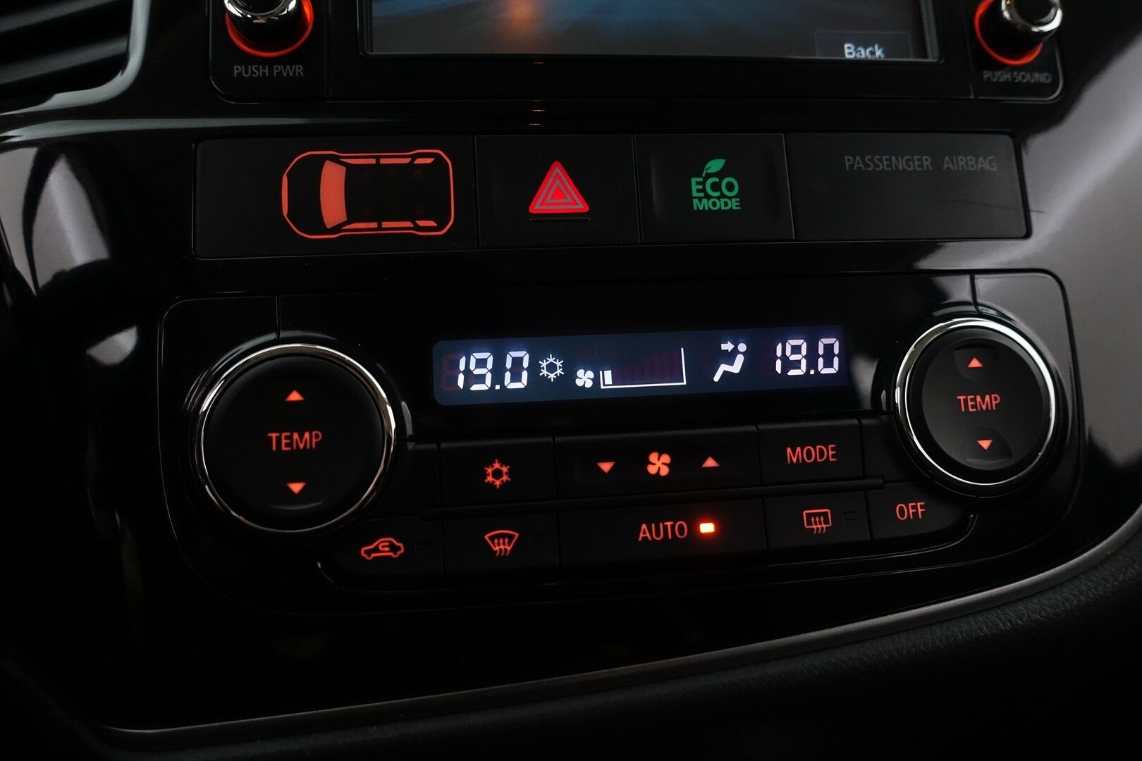 Mitsubishi Outlander 2017 2,2 DI-D Intense AT 4WD 5P - YritysOutlet - Myydään vain yrityksille! - | ACC | P.kamera & tutkat | 2x renkaat & vanteet | 