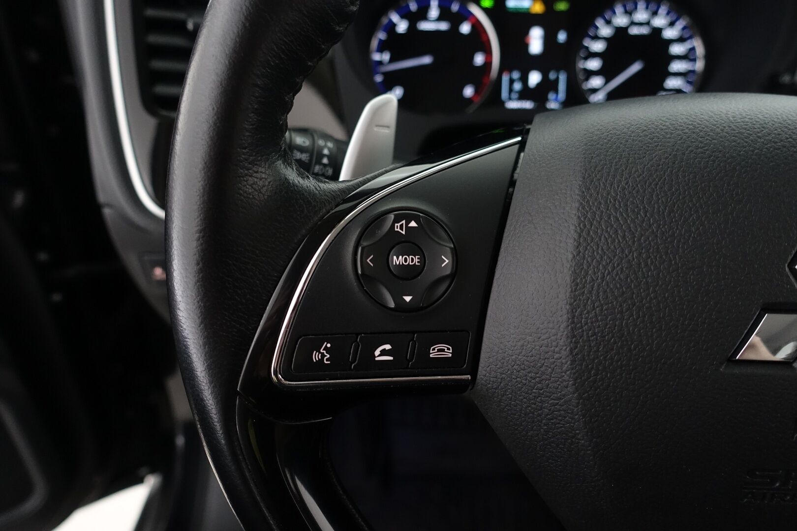 Mitsubishi Outlander 2017 2,2 DI-D Intense AT 4WD 5P - YritysOutlet - Myydään vain yrityksille! - | ACC | P.kamera & tutkat | 2x renkaat & vanteet | 