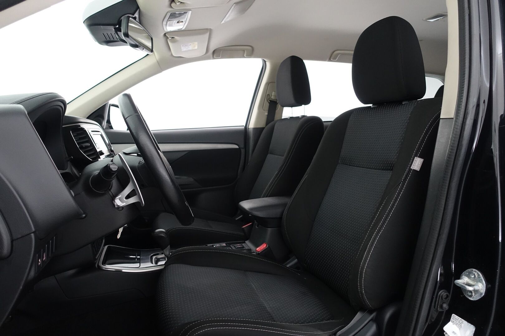 Mitsubishi Outlander 2017 2,2 DI-D Intense AT 4WD 5P - YritysOutlet - Myydään vain yrityksille! - | ACC | P.kamera & tutkat | 2x renkaat & vanteet | 