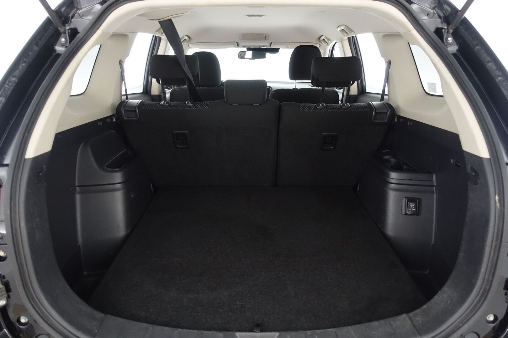 Mitsubishi Outlander 2017 2,2 DI-D Intense AT 4WD 5P - YritysOutlet - Myydään vain yrityksille! - | ACC | P.kamera & tutkat | 2x renkaat & vanteet | 