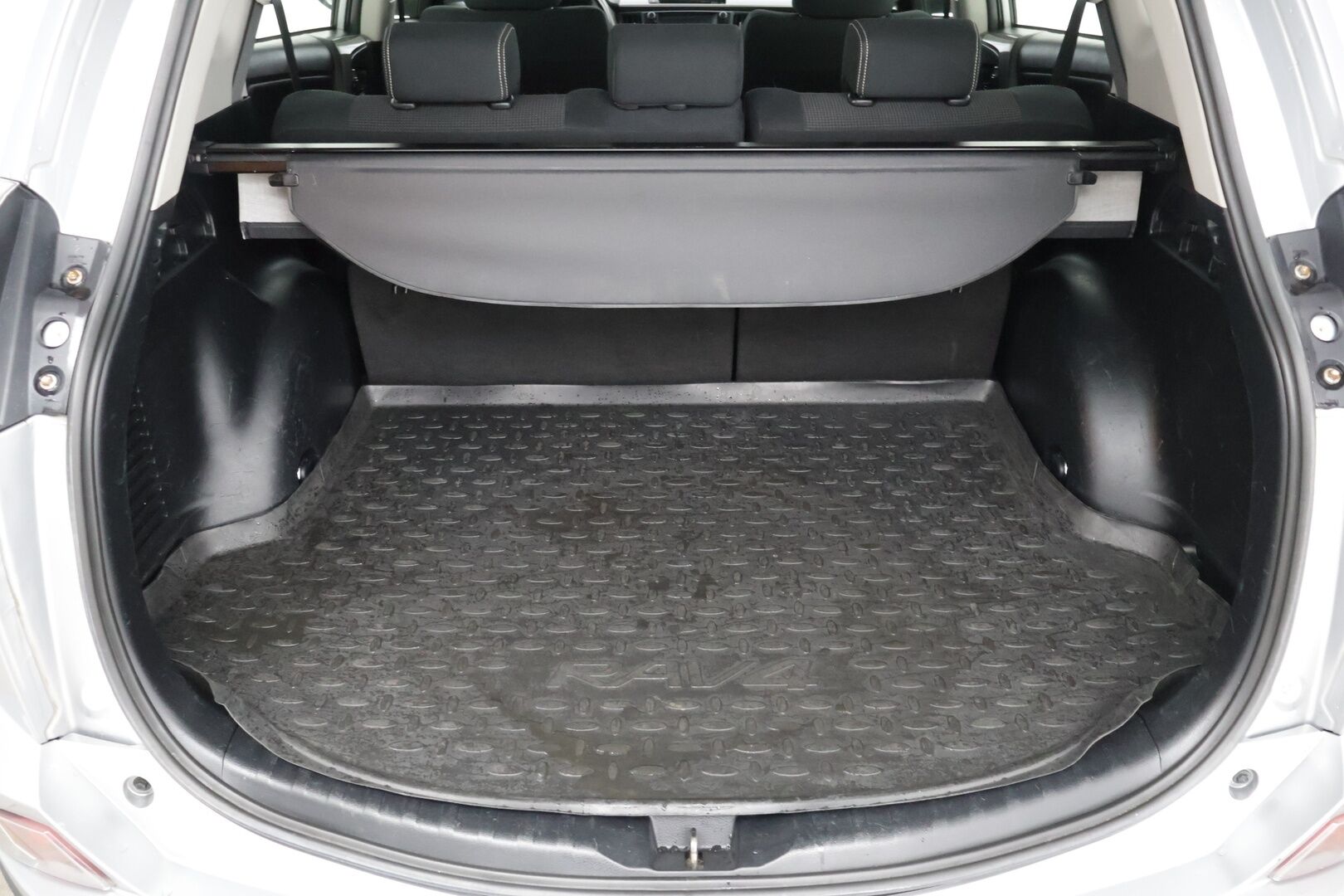 Toyota RAV4 2017 2,0 Valvematic AWD Business **ACC / Koukku / Kamera / Navi ** - Huollettu hiljan! / Kahdet renkaat vanteineen! - HULLUT AVAJAISHULINAT KORKOTARJOUS 3,29 %