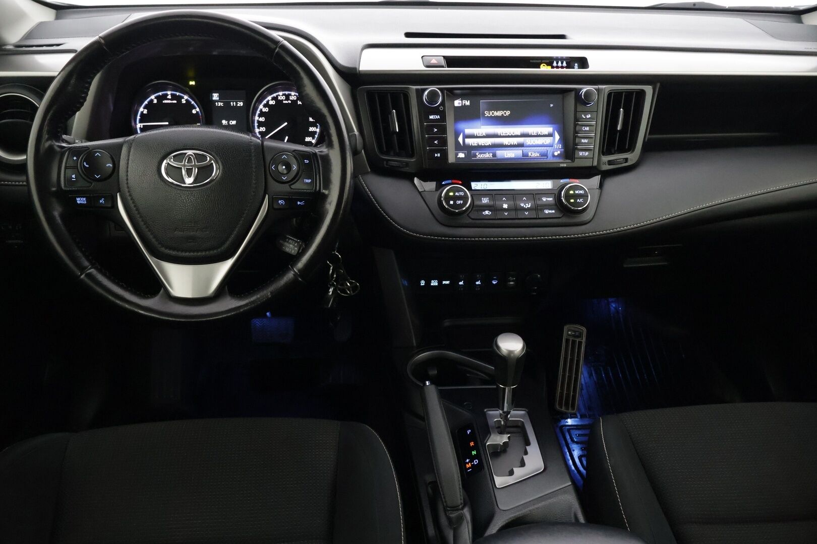Toyota RAV4 2017 2,0 Valvematic AWD Business **ACC / Koukku / Kamera / Navi ** - Huollettu hiljan! / Kahdet renkaat vanteineen! - HULLUT AVAJAISHULINAT KORKOTARJOUS 3,29 %
