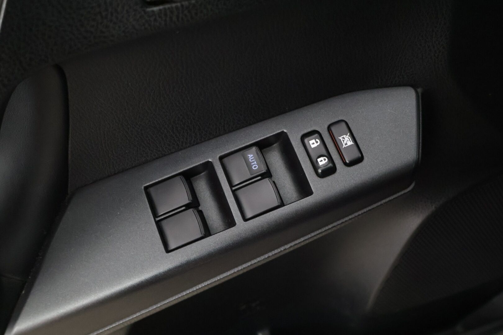 Toyota RAV4 2017 2,0 Valvematic AWD Business - ACC | Koukku | Kamera | Navi