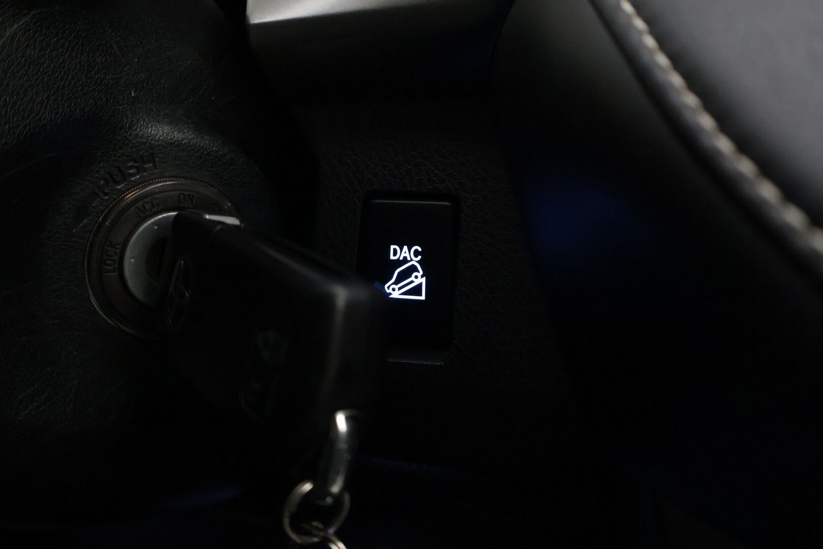 Toyota RAV4 2017 2,0 Valvematic AWD Business **ACC / Koukku / Kamera / Navi ** - Huollettu hiljan! / Kahdet renkaat vanteineen! - HULLUT AVAJAISHULINAT KORKOTARJOUS 3,29 %