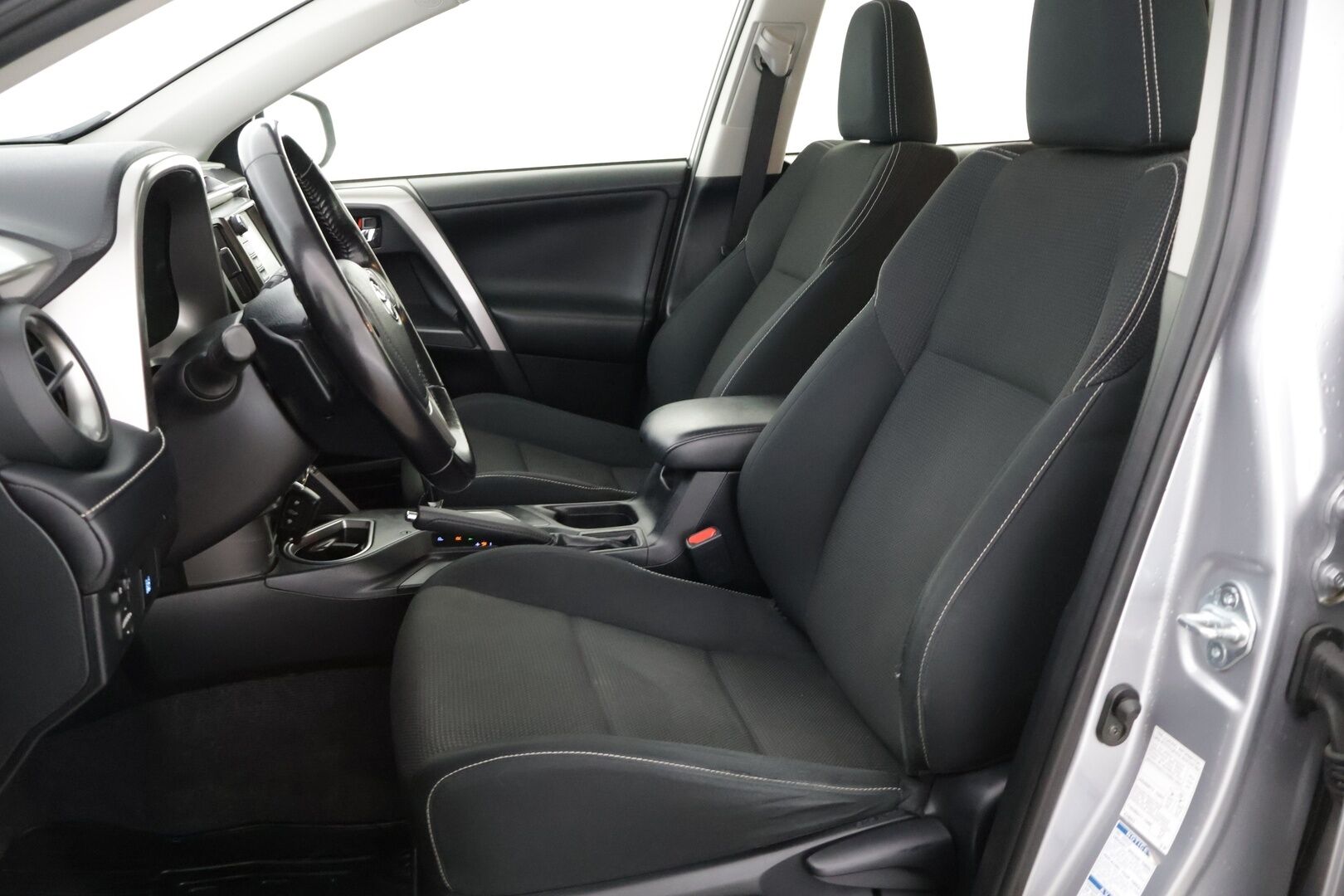 Toyota RAV4 2017 2,0 Valvematic AWD Business **ACC / Koukku / Kamera / Navi ** - Huollettu hiljan! / Kahdet renkaat vanteineen! - HULLUT AVAJAISHULINAT KORKOTARJOUS 3,29 %