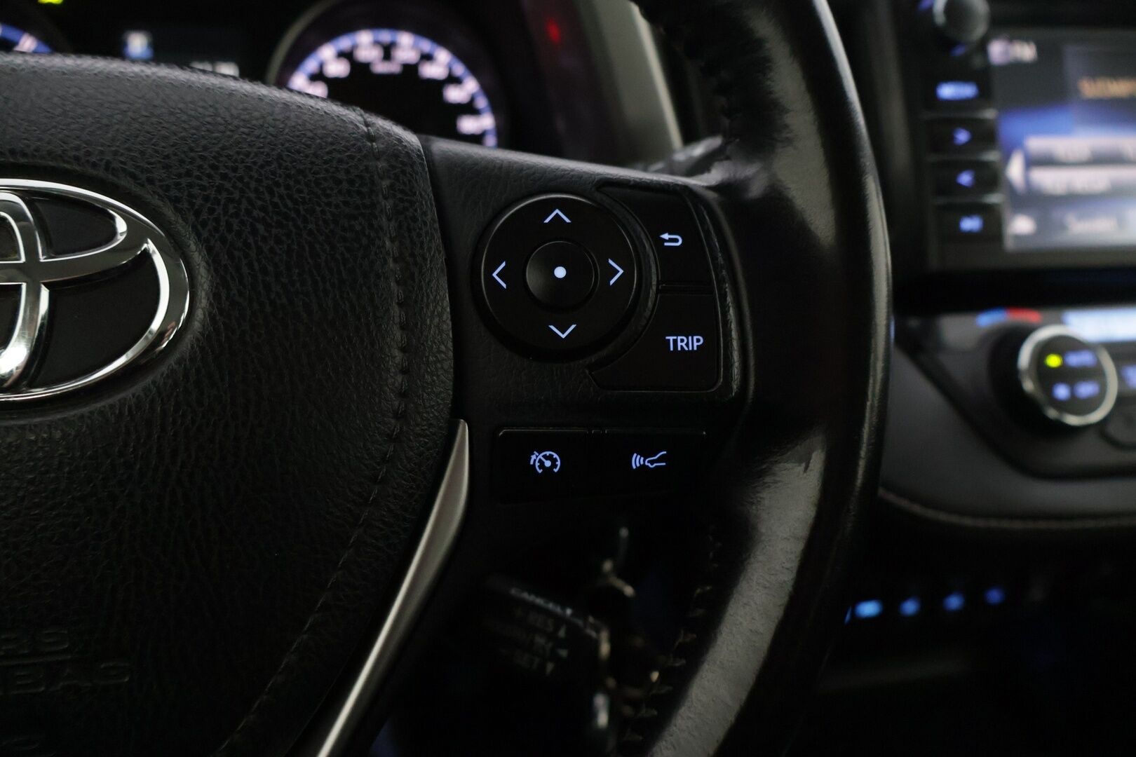 Toyota RAV4 2017 2,0 Valvematic AWD Business **ACC / Koukku / Kamera / Navi ** - Huollettu hiljan! / Kahdet renkaat vanteineen! - HULLUT AVAJAISHULINAT KORKOTARJOUS 3,29 %