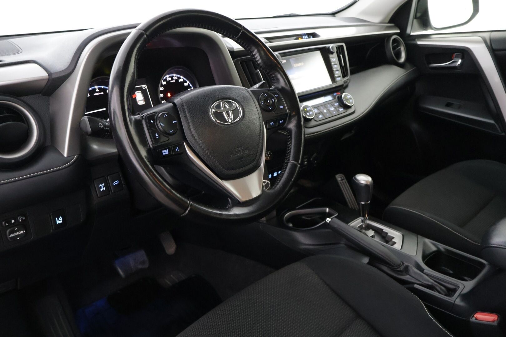 Toyota RAV4 2017 2,0 Valvematic AWD Business **ACC / Koukku / Kamera / Navi ** - Huollettu hiljan! / Kahdet renkaat vanteineen! - HULLUT AVAJAISHULINAT KORKOTARJOUS 3,29 %