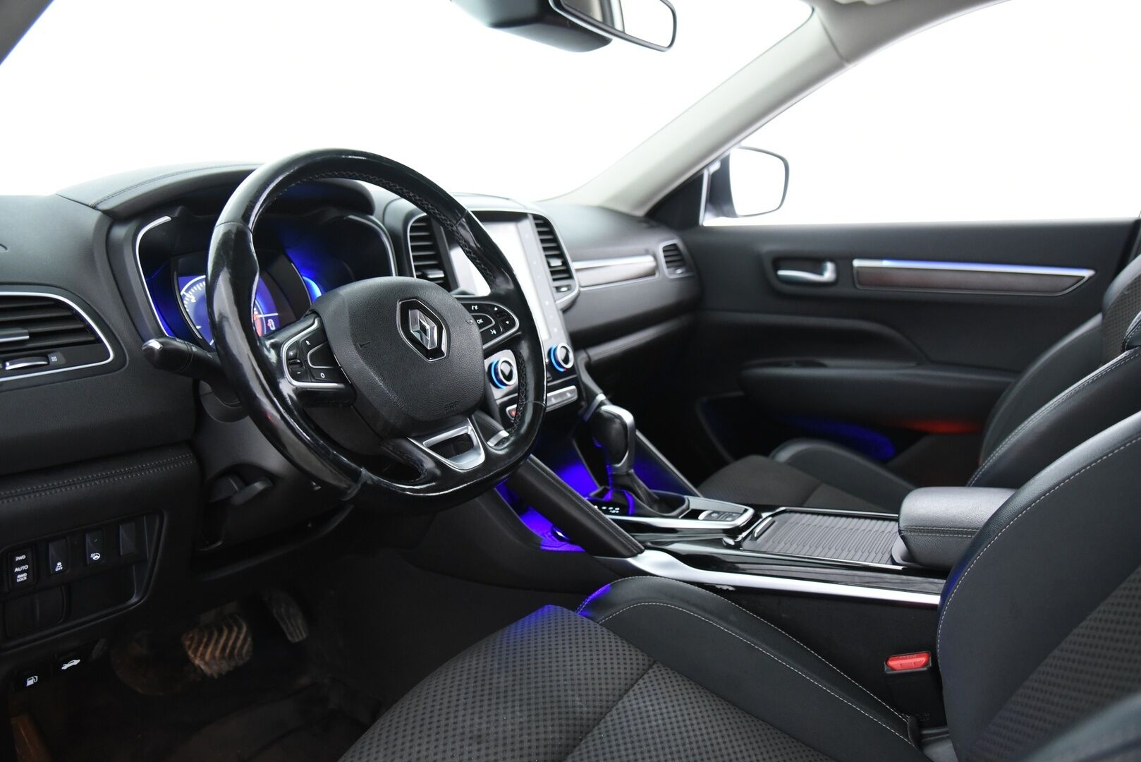 Renault Koleos 2017 dCi 175 X-Tronic 4WD Intens Launch Edition / Panorama / Navi / Lohko / LED / BLIS / 2. Om / Keyless / 2x Renkaat / - Tarkka huoltokirja! Lämpöratti & Digimittaristo!