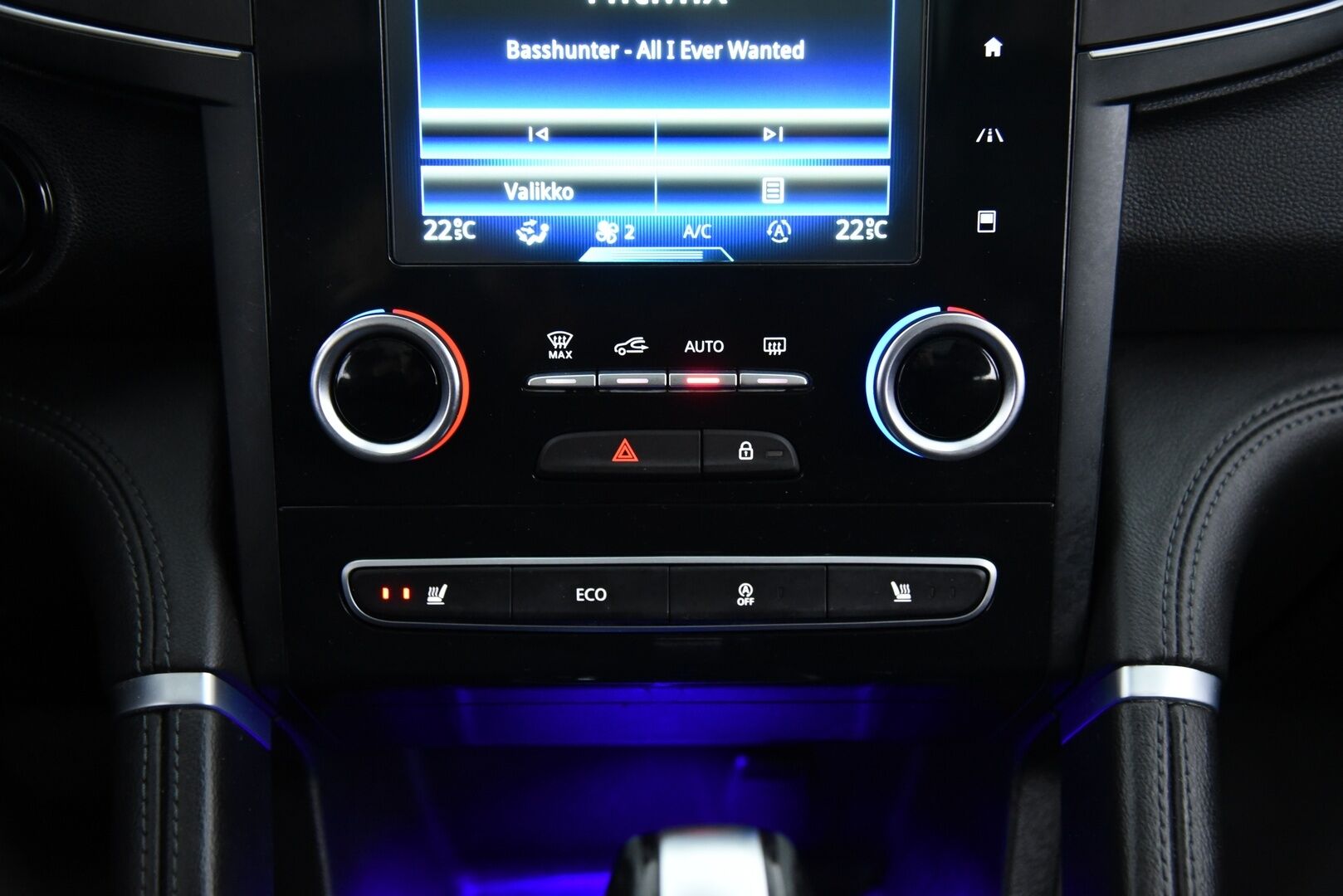 Renault Koleos 2017 dCi 175 X-Tronic 4WD Intens Launch Edition / Panorama / Navi / Lohko / LED / BLIS / 2. Om / Keyless / 2x Renkaat / - Tarkka huoltokirja! Lämpöratti & Digimittaristo!