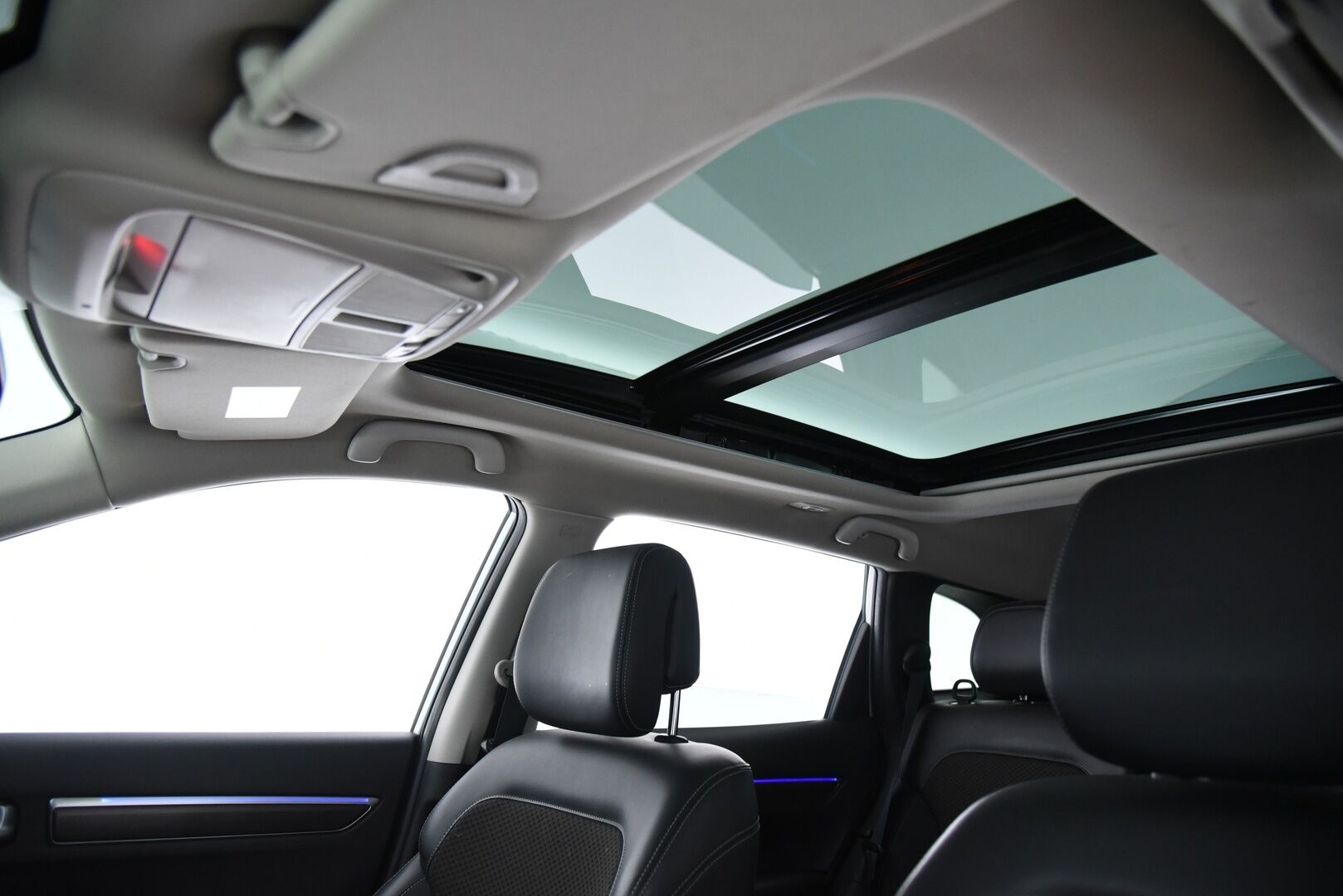 Renault Koleos 2017 dCi 175 X-Tronic 4WD Intens Launch Edition / Panorama / Navi / Lohko / LED / BLIS / 2. Om / Keyless / 2x Renkaat / - Tarkka huoltokirja! Lämpöratti & Digimittaristo!