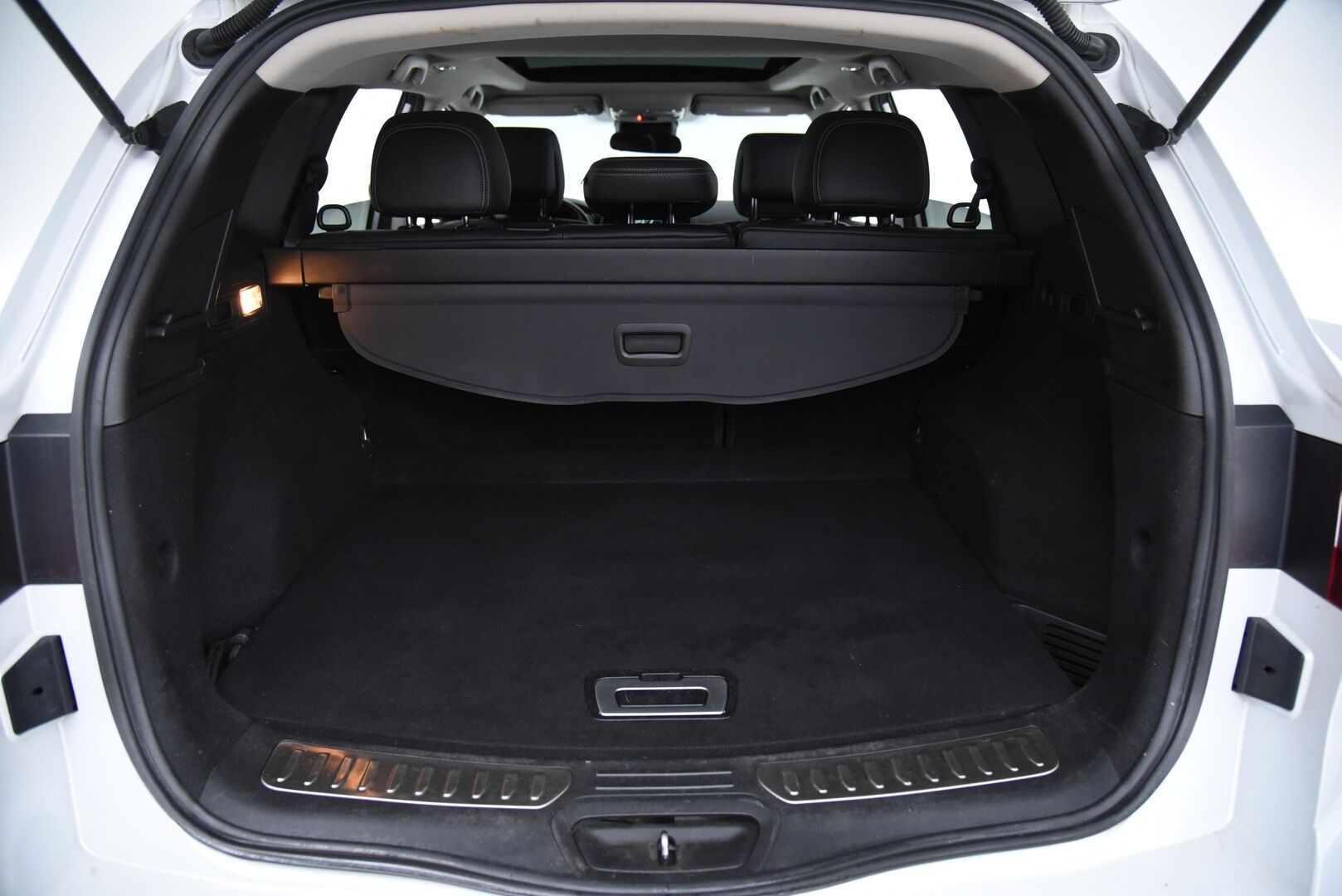 Renault Koleos 2017 dCi 175 X-Tronic 4WD Intens Launch Edition / Panorama / Navi / Lohko / LED / BLIS / 2. Om / Keyless / 2x Renkaat / - Tarkka huoltokirja! Lämpöratti & Digimittaristo!