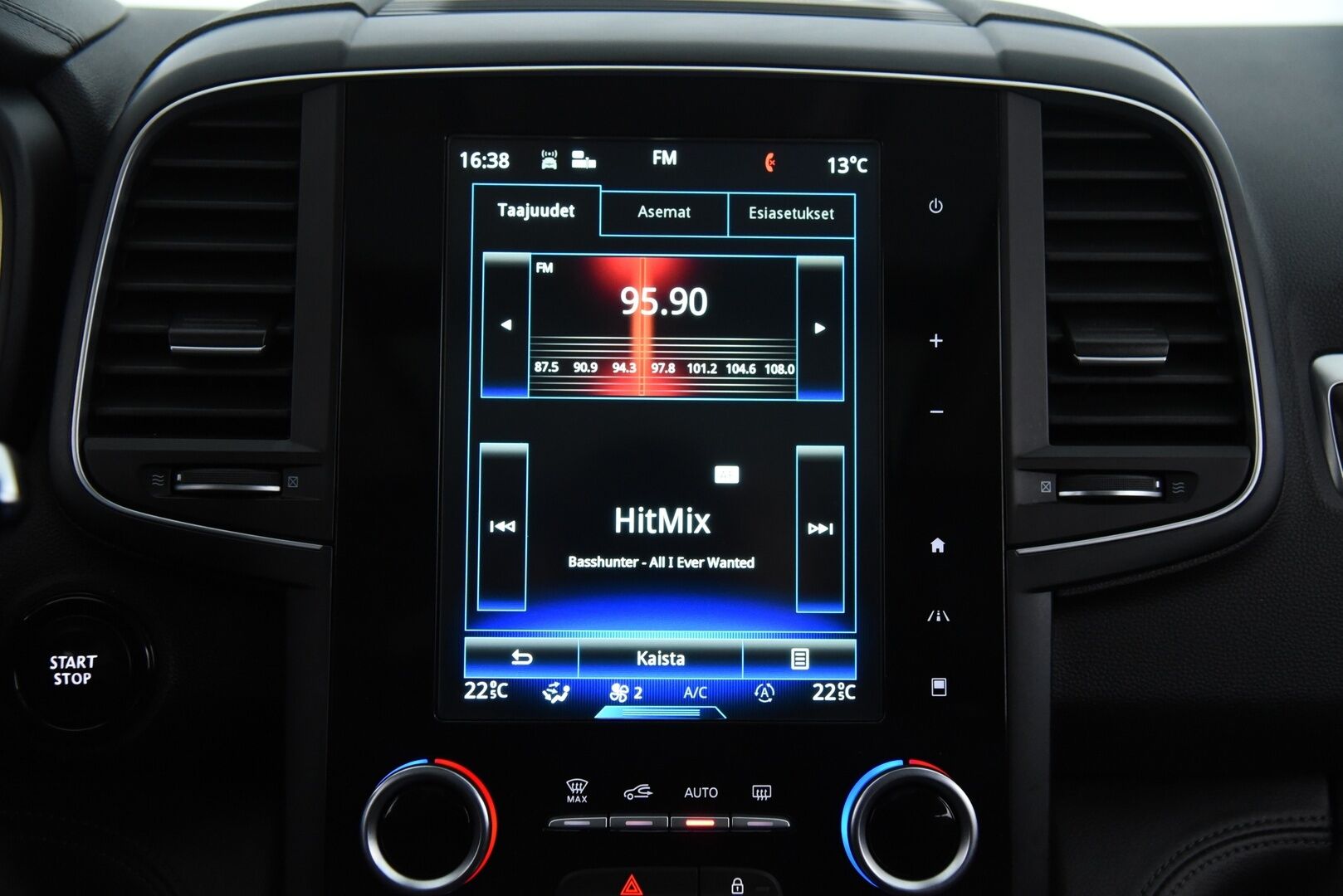 Renault Koleos 2017 dCi 175 X-Tronic 4WD Intens Launch Edition / Panorama / Navi / Lohko / LED / BLIS / 2. Om / Keyless / 2x Renkaat / - Tarkka huoltokirja! Lämpöratti & Digimittaristo!