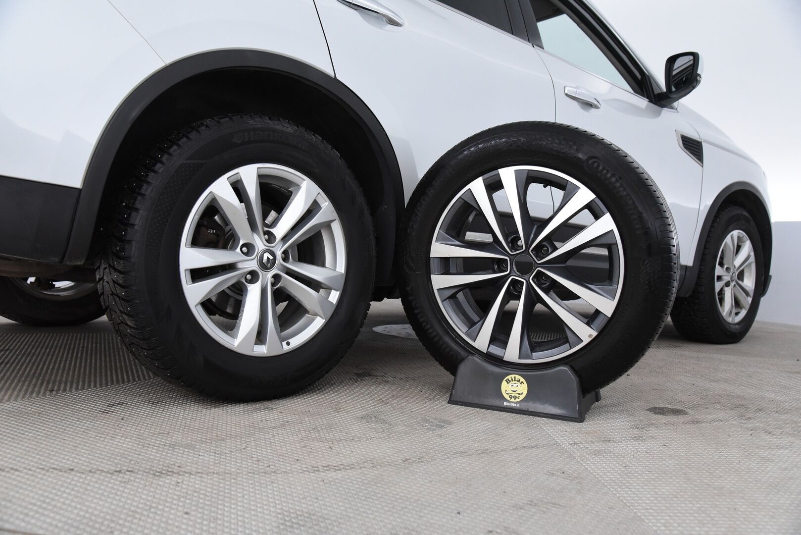 Renault Koleos 2017 dCi 175 X-Tronic 4WD Intens Launch Edition / Panorama / Navi / Lohko / LED / BLIS / 2. Om / Keyless / 2x Renkaat / - Tarkka huoltokirja! Lämpöratti & Digimittaristo!