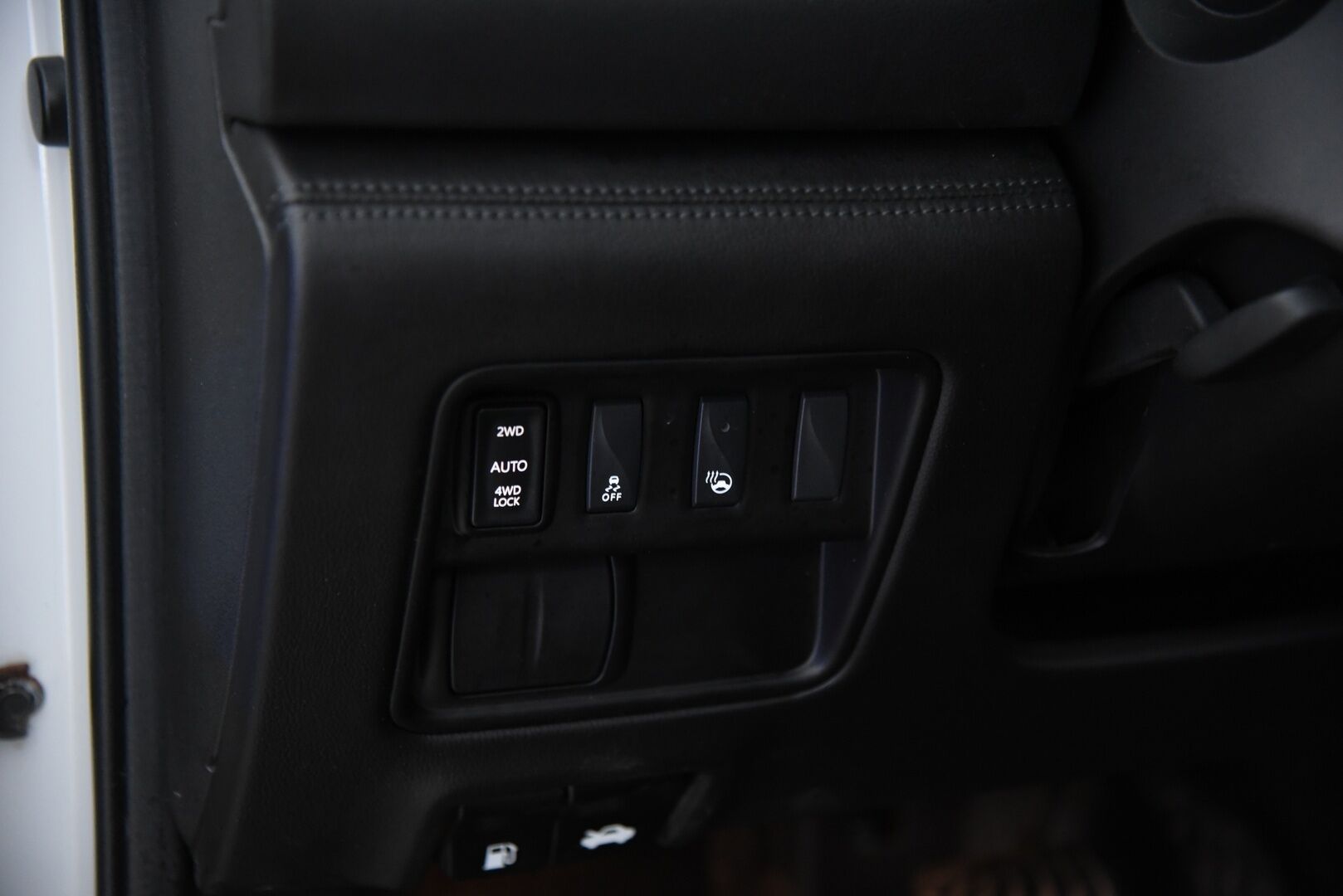 Renault Koleos 2017 dCi 175 X-Tronic 4WD Intens Launch Edition / Panorama / Navi / Lohko / LED / BLIS / 2. Om / Keyless / 2x Renkaat / - Tarkka huoltokirja! Lämpöratti & Digimittaristo!