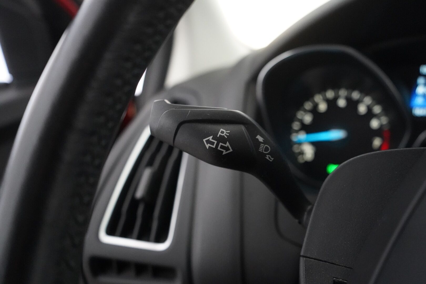 Ford Focus 2017 1,0 EcoBoost 125 hv Start/Stop M6 Titanium 5-ovinen - Tämä HELMI myydään huutokaupat.com sivustolla! - KORKO VAIN 3,99 %