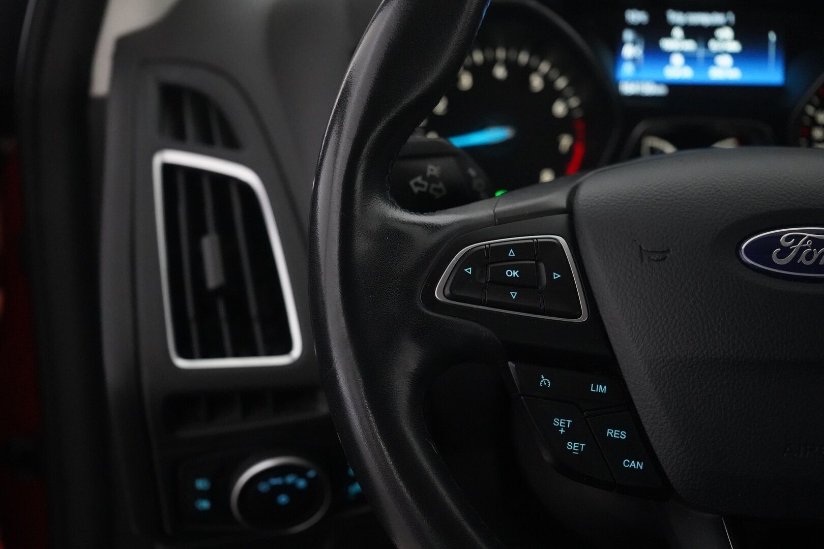 Ford Focus 2017 1,0 EcoBoost 125 hv Start/Stop M6 Titanium 5-ovinen - Tämä HELMI myydään huutokaupat.com sivustolla! - KORKO VAIN 3,99 %