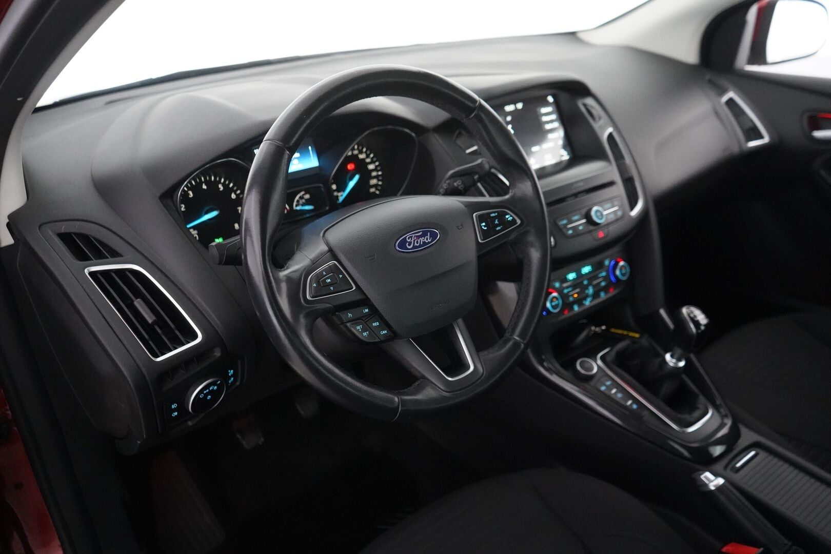 Ford Focus 2017 1,0 EcoBoost 125 hv Start/Stop M6 Titanium 5-ovinen - Tämä HELMI myydään huutokaupat.com sivustolla! - KORKO VAIN 3,99 %