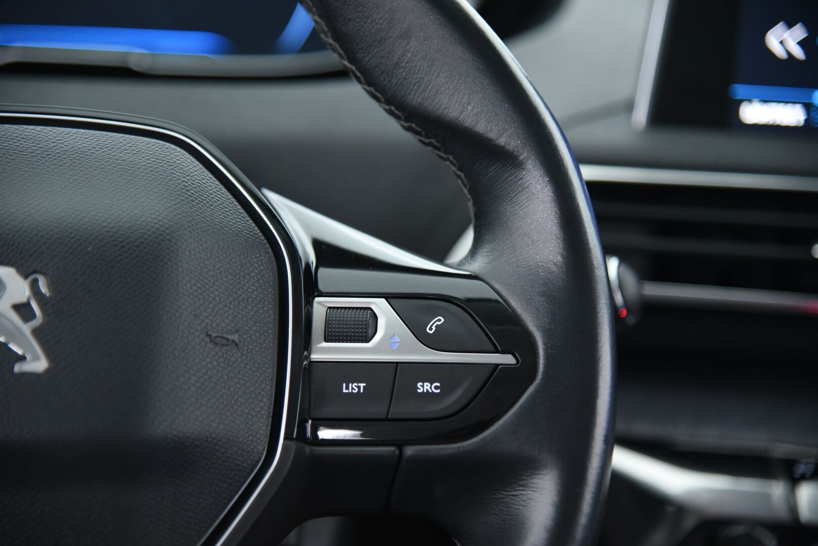 Peugeot 3008 2017 Allure PureTech 130 - Suomi-Auto / Digimittaristo / Lohkolämmitin / Vakionopeudensäädin / LED-Ajovalot / P-Tutkat / Keyless Go / App-Connect