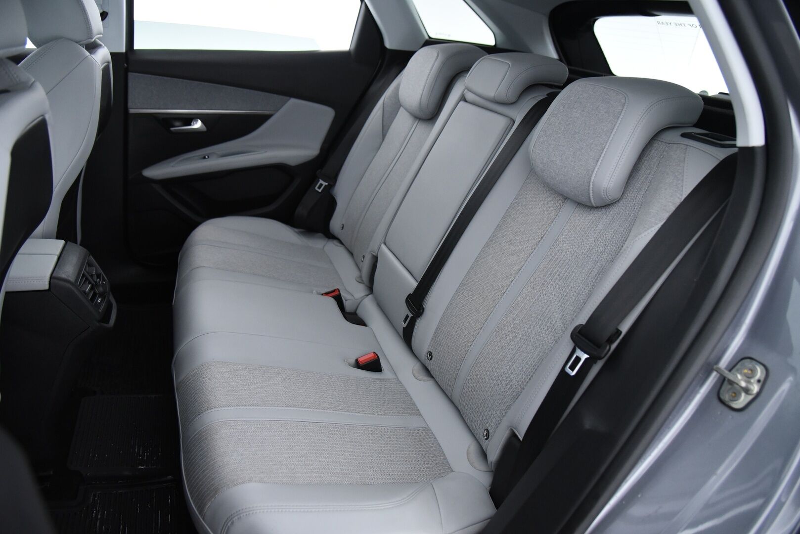 Peugeot 3008 2017 Allure PureTech 130 - Suomi-Auto / Digimittaristo / Lohkolämmitin / Vakionopeudensäädin / LED-Ajovalot / P-Tutkat / Keyless Go / App-Connect