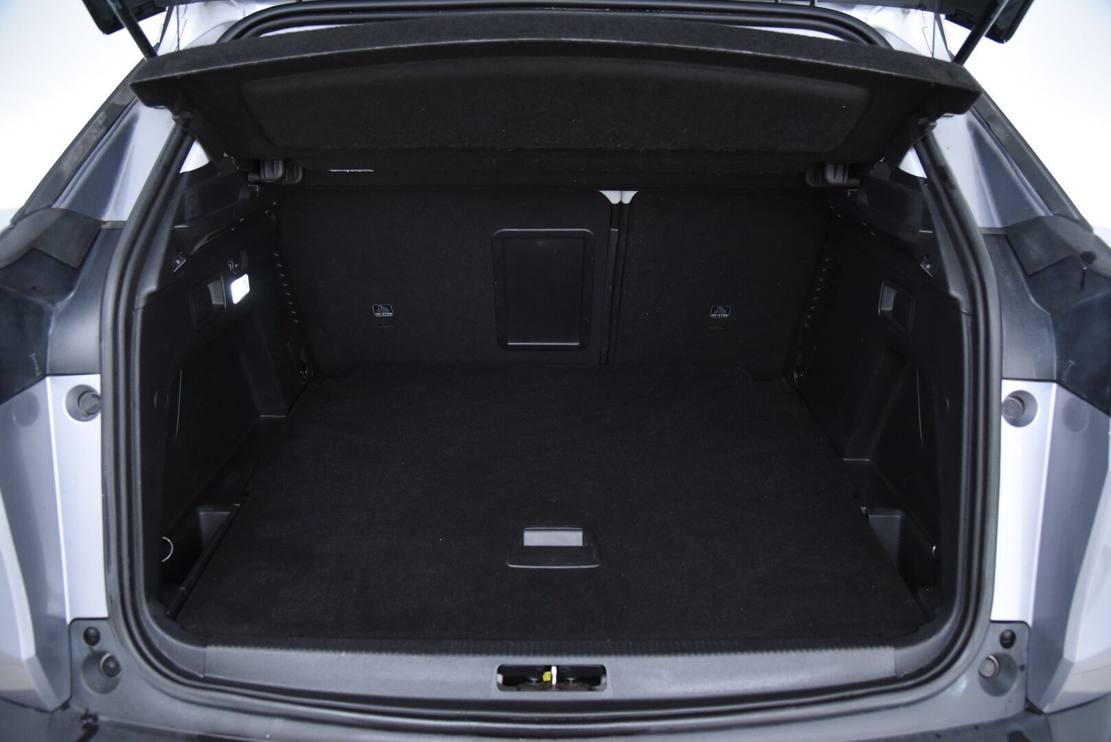 Peugeot 3008 2017 Allure PureTech 130 - Suomi-Auto / Digimittaristo / Lohkolämmitin / Vakionopeudensäädin / LED-Ajovalot / P-Tutkat / Keyless Go / App-Connect