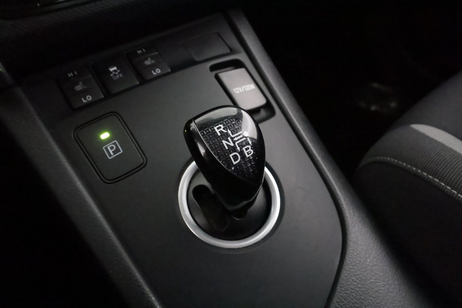 Toyota Auris 2017 Touring Sports 1,8 Hybrid Edition - | Vakkari | Facelift | Lohko+sisälämmitin | Bluetooth | Aut. ilmastointi | Penkinlämmittimet | 2x renkaat aluin | Hyvä huoltokirja | 