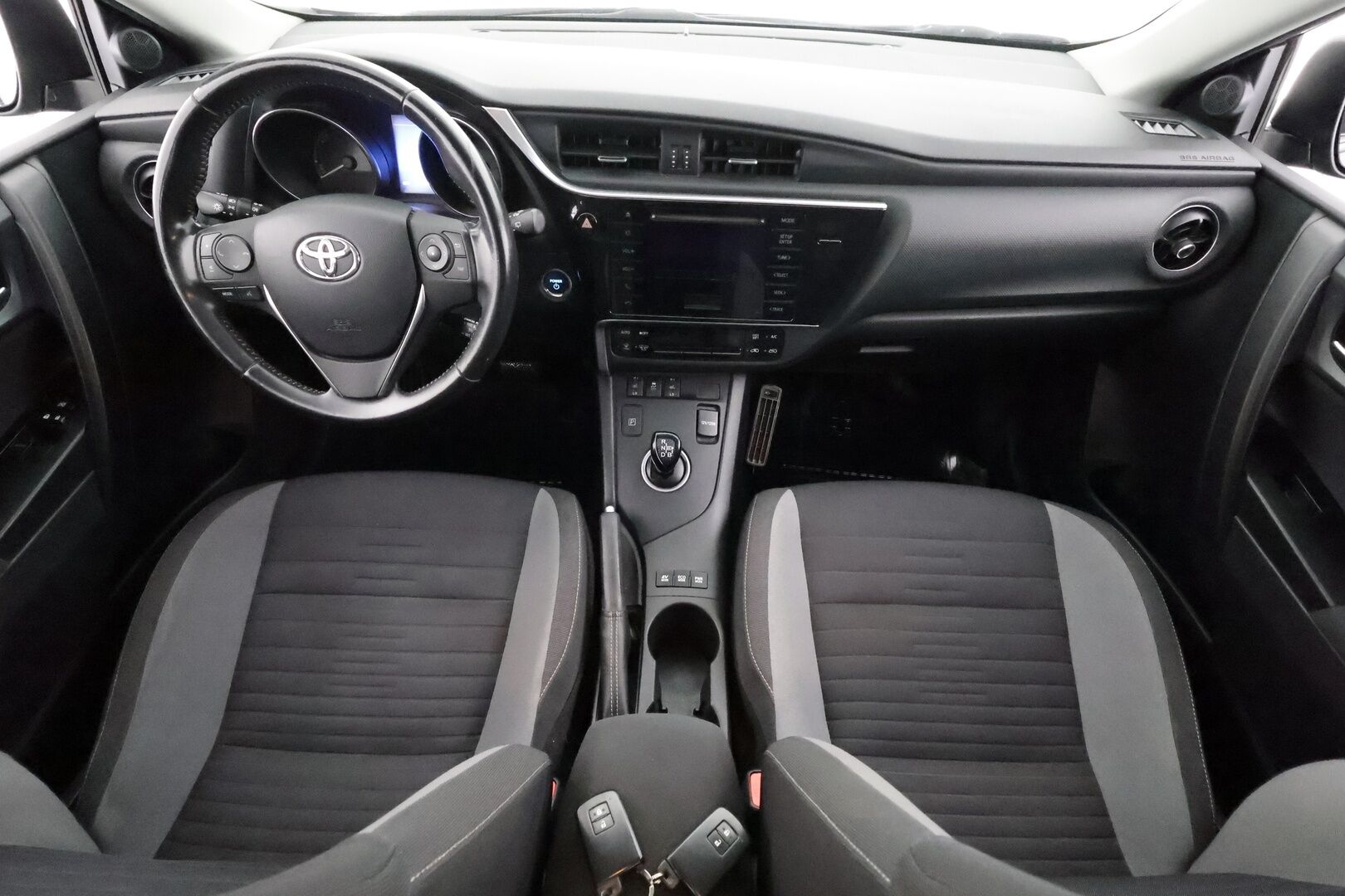 Toyota Auris 2017 Touring Sports 1,8 Hybrid Edition - | Vakkari | Facelift | Lohko+sisälämmitin | Bluetooth | Aut. ilmastointi | Penkinlämmittimet | 2x renkaat aluin | Hyvä huoltokirja | 