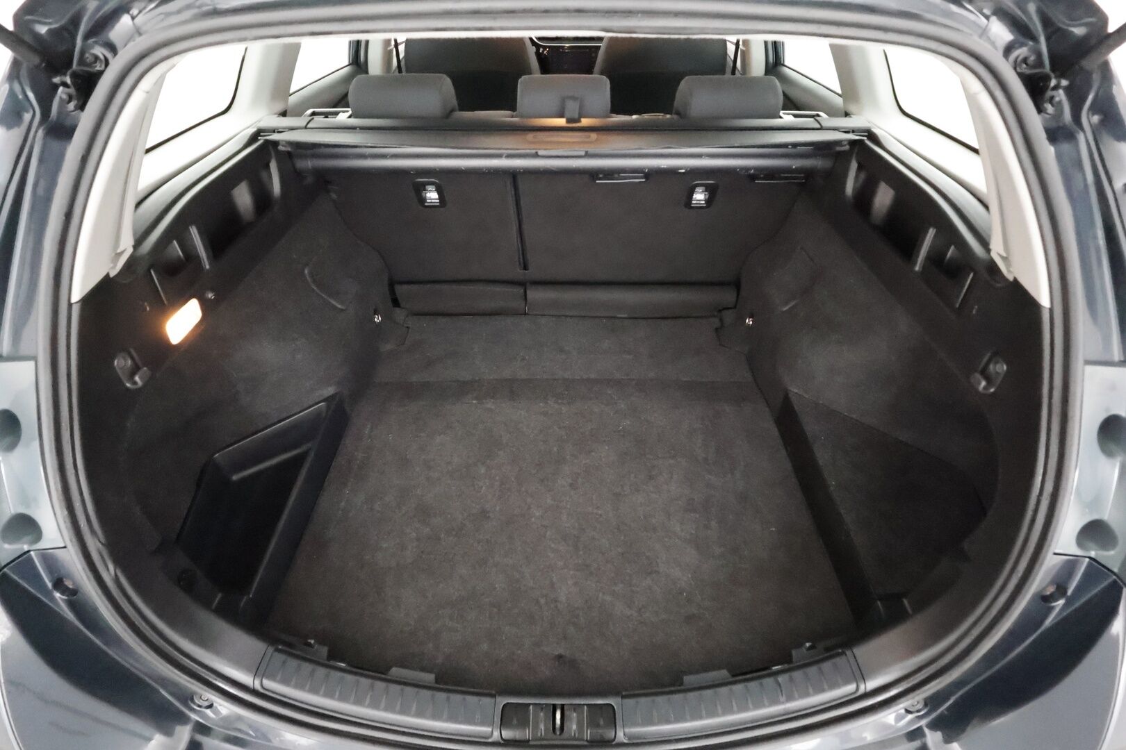 Toyota Auris 2017 Touring Sports 1,8 Hybrid Edition - | Vakkari | Facelift | Lohko+sisälämmitin | Bluetooth | Aut. ilmastointi | Penkinlämmittimet | 2x renkaat aluin | Hyvä huoltokirja | 