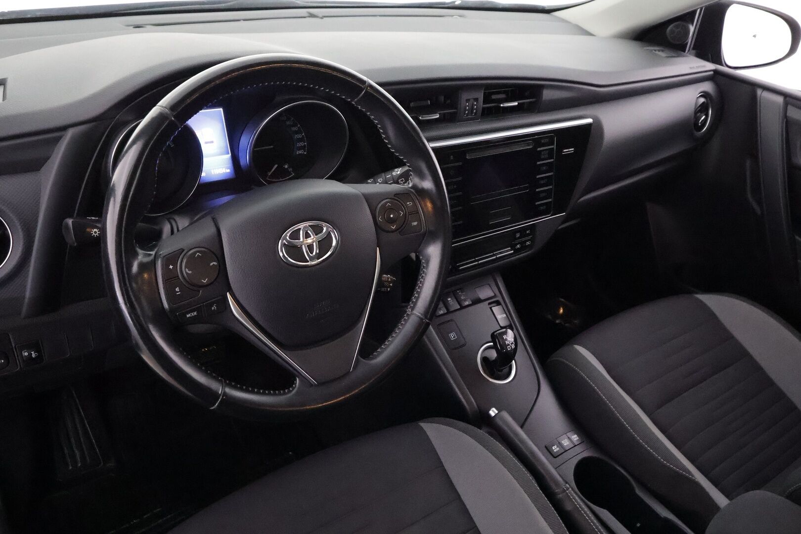 Toyota Auris 2017 Touring Sports 1,8 Hybrid Edition - | Vakkari | Facelift | Lohko+sisälämmitin | Bluetooth | Aut. ilmastointi | Penkinlämmittimet | 2x renkaat aluin | Hyvä huoltokirja | 