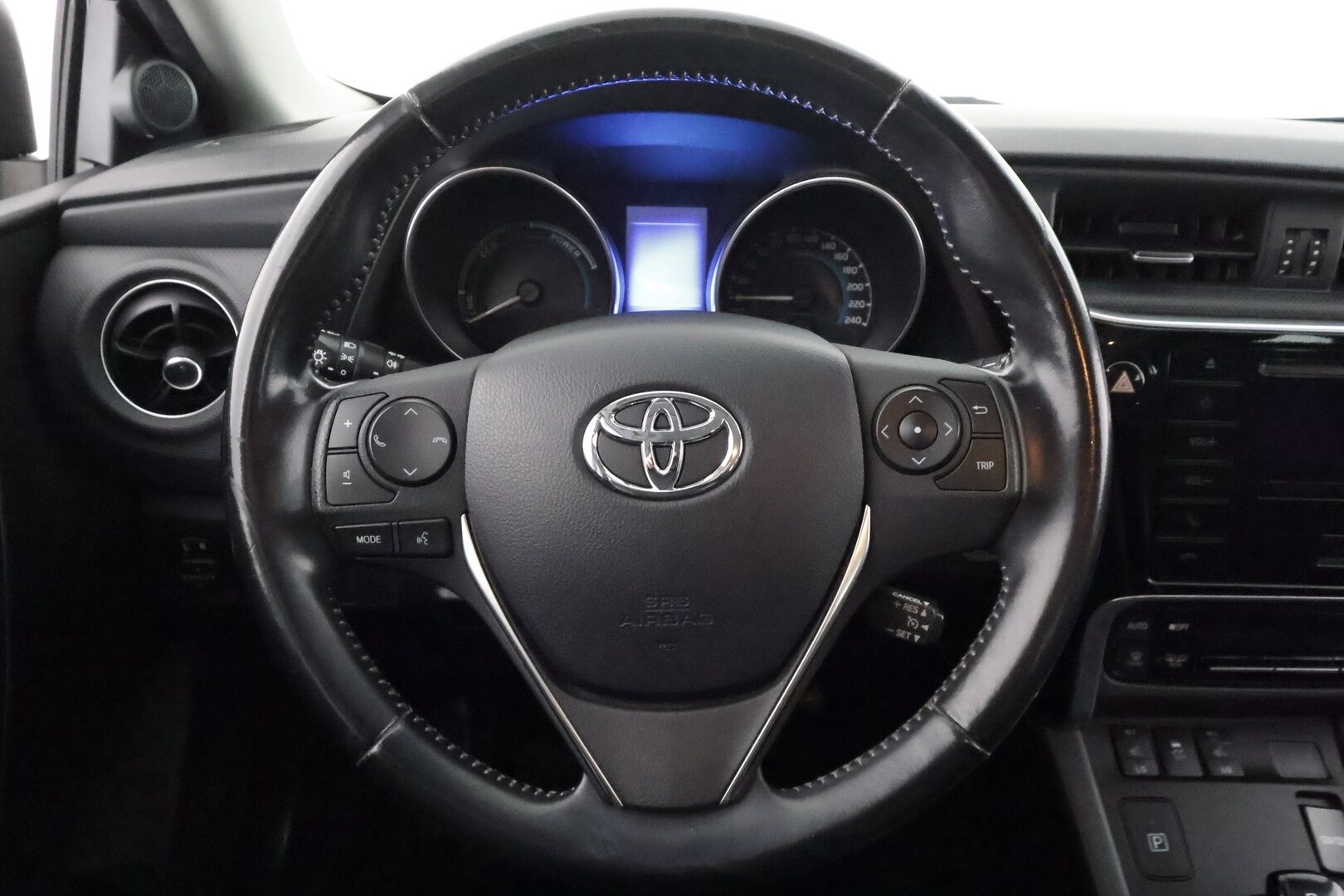 Toyota Auris 2017 Touring Sports 1,8 Hybrid Edition - | Vakkari | Facelift | Lohko+sisälämmitin | Bluetooth | Aut. ilmastointi | Penkinlämmittimet | 2x renkaat aluin | Hyvä huoltokirja | 