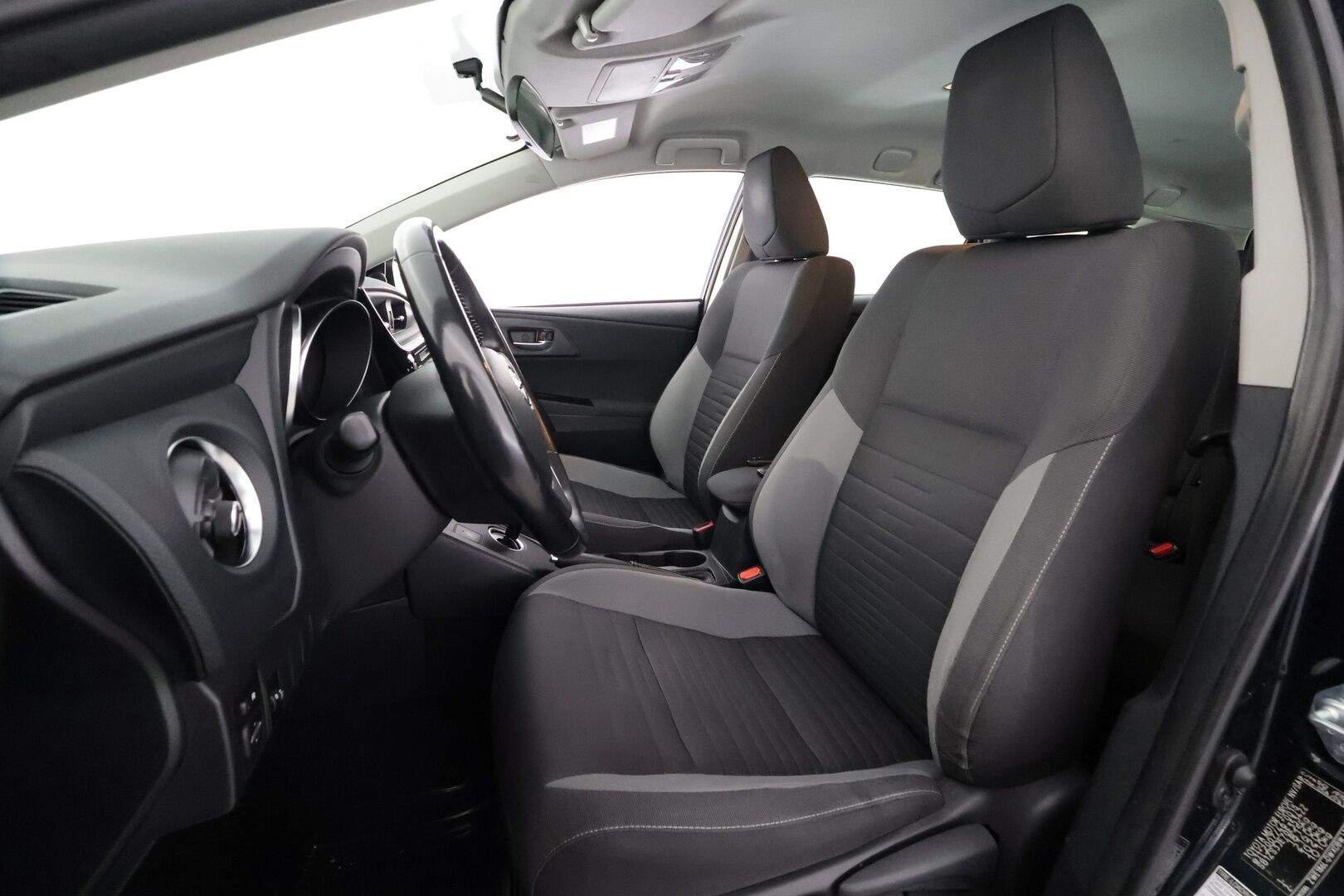 Toyota Auris 2017 Touring Sports 1,8 Hybrid Edition - | Vakkari | Facelift | Lohko+sisälämmitin | Bluetooth | Aut. ilmastointi | Penkinlämmittimet | 2x renkaat aluin | Hyvä huoltokirja | 
