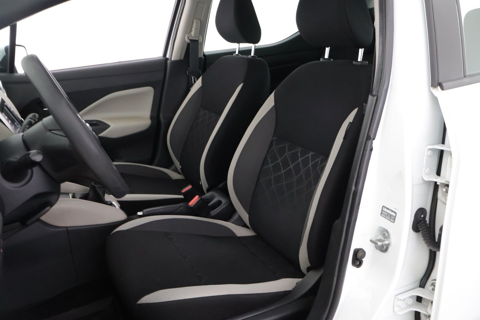 Nissan Micra 2017 IG-T 90 S/S Acenta 5M/T ** Lohko / Vakkari / Koukku - * Fiksu / Kahdet renkaat * - HULLUT BLACKWEEK JATKOT - KORKOTARJOUS 2,49%