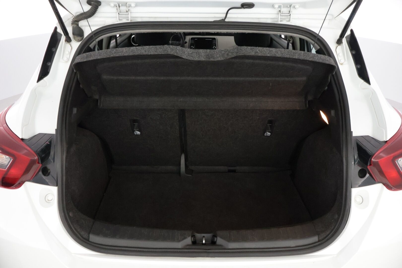 Nissan Micra 2017 IG-T 90 S/S Acenta 5M/T ** Lohko / Vakkari / Koukku - * Fiksu / Kahdet renkaat * - HULLUT BLACKWEEK JATKOT - KORKOTARJOUS 2,49%